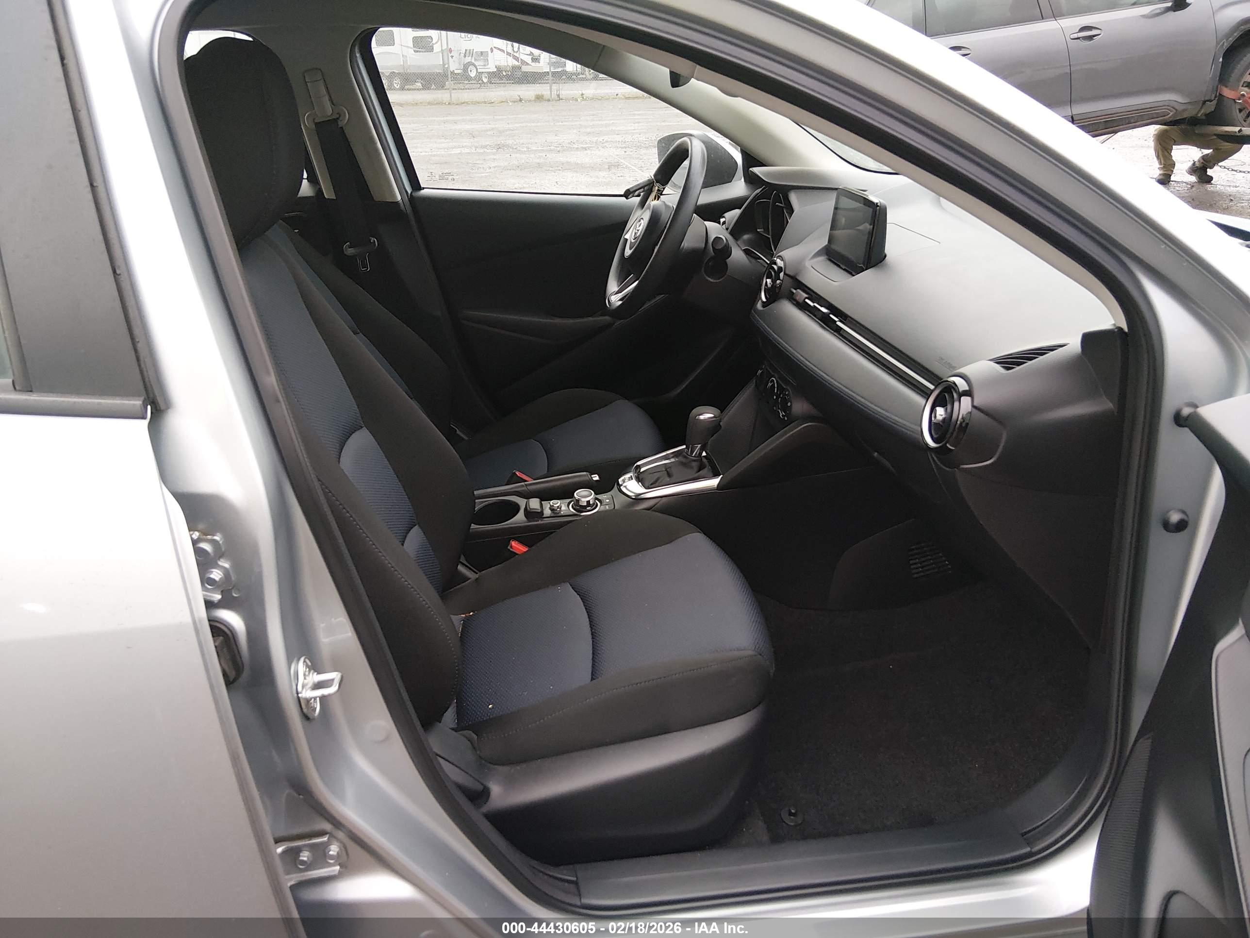 TOYOTA YARIS image 5
