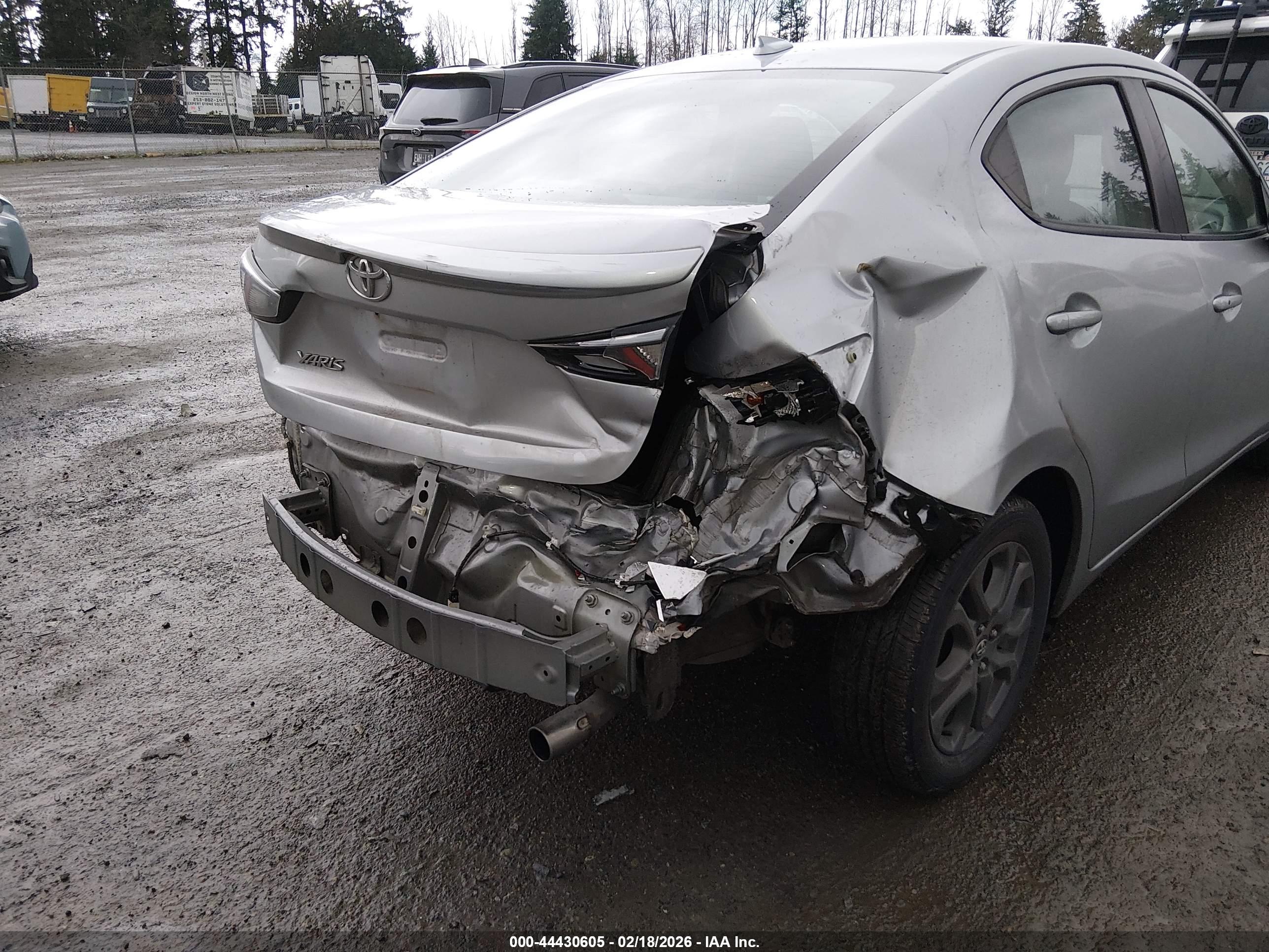 TOYOTA YARIS image 6
