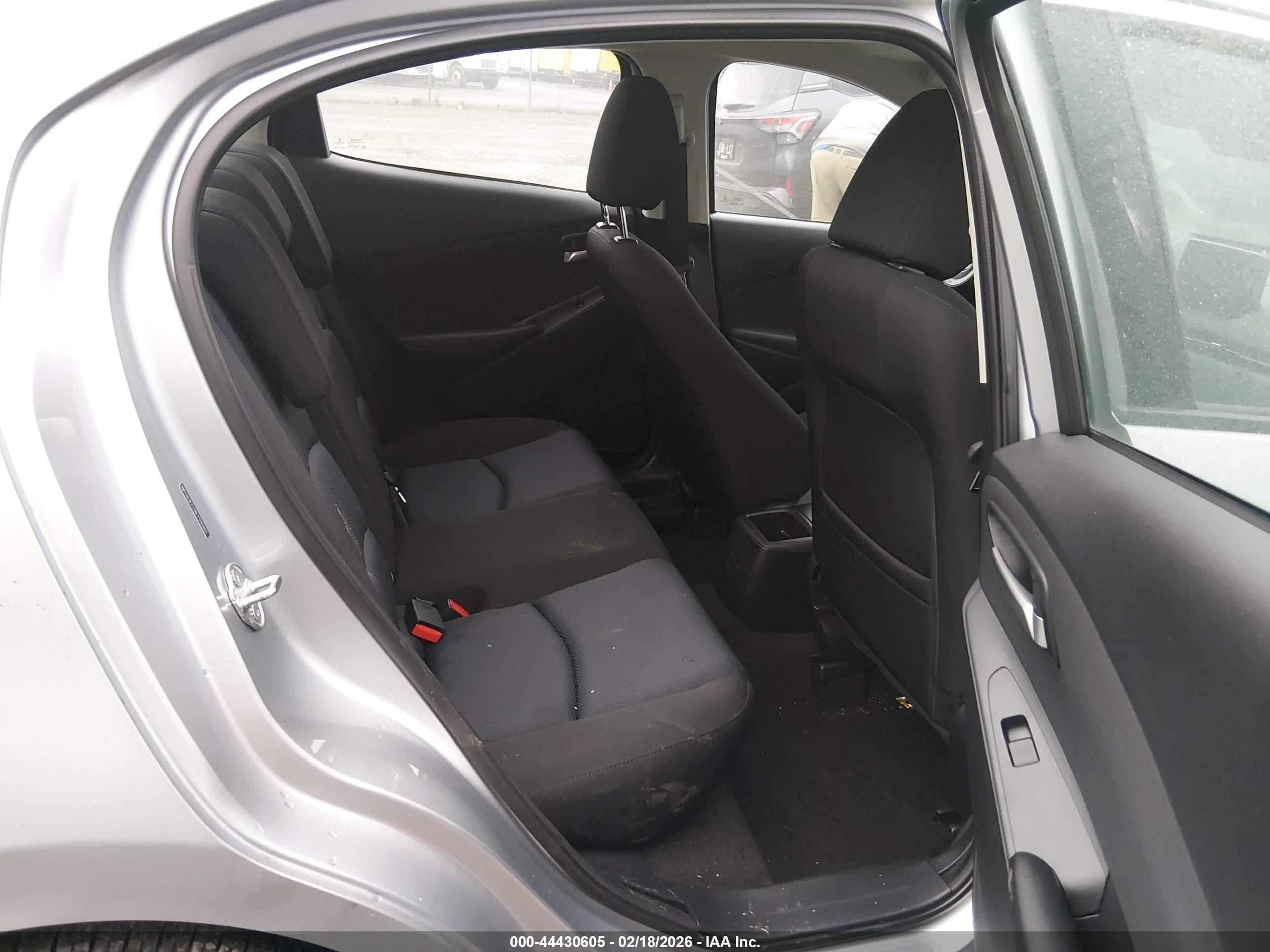 TOYOTA YARIS image 8