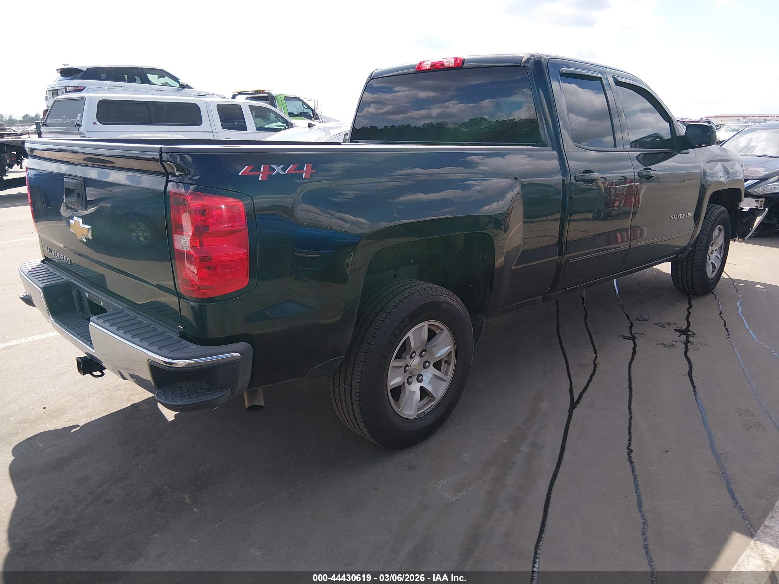 CHEVROLET SILVERADO image 4
