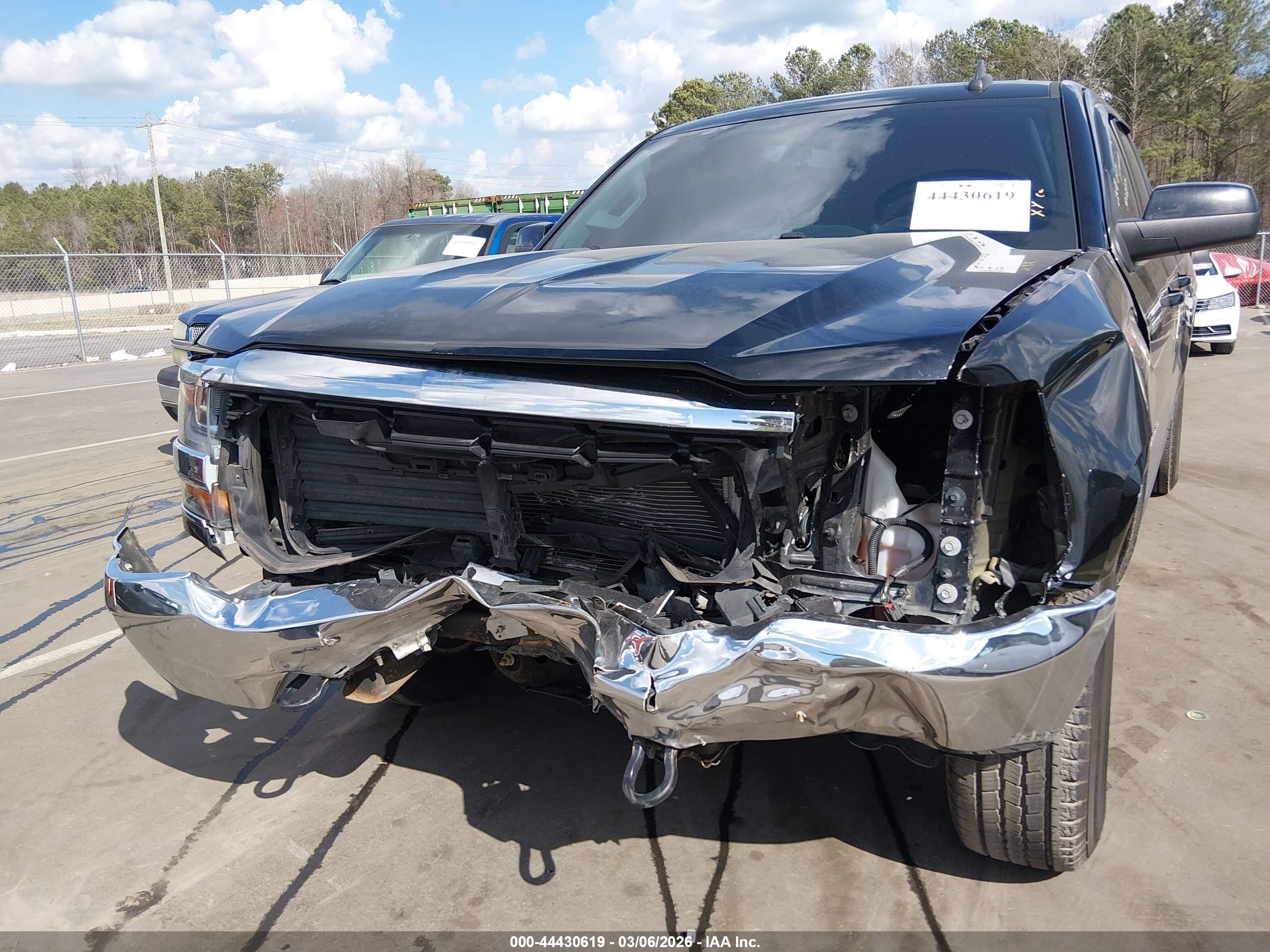 CHEVROLET SILVERADO image 6