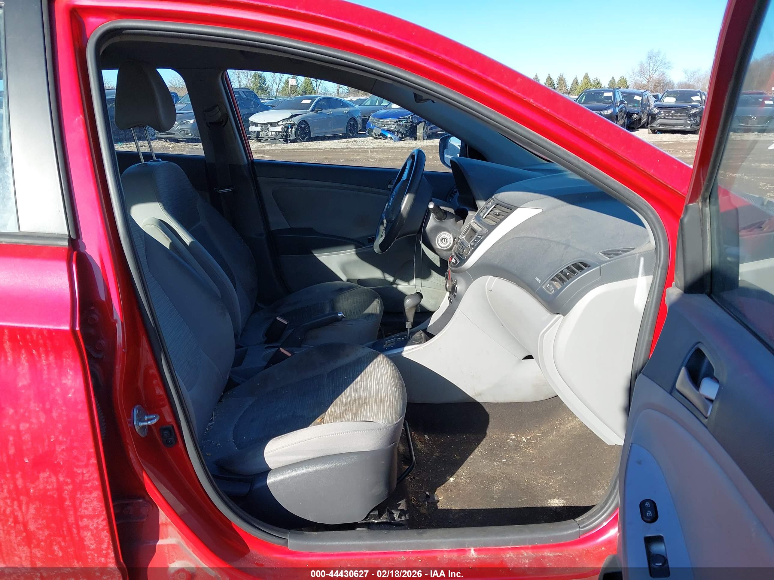 HYUNDAI ACCENT image 5
