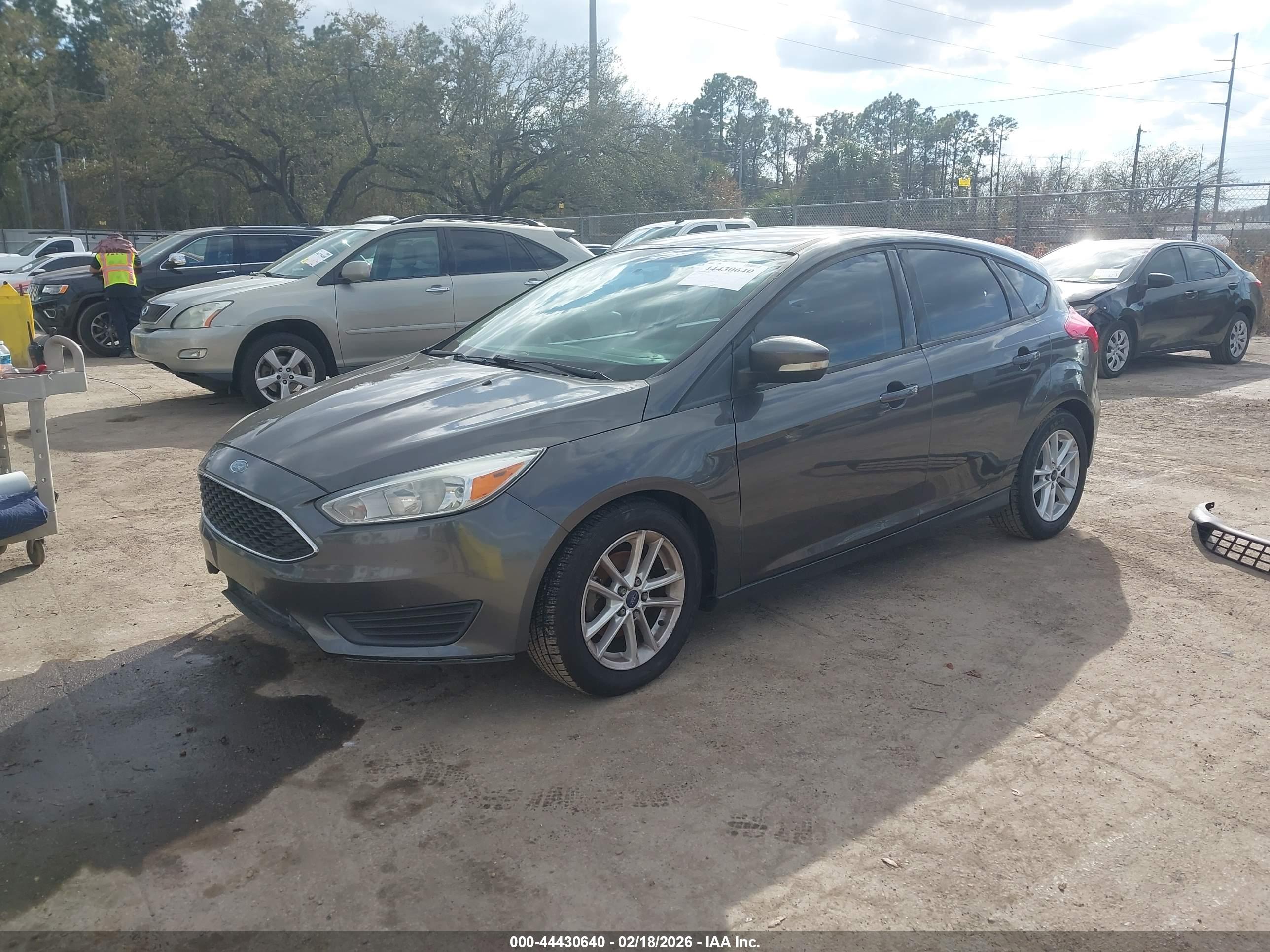 FORD FOCUS image 2