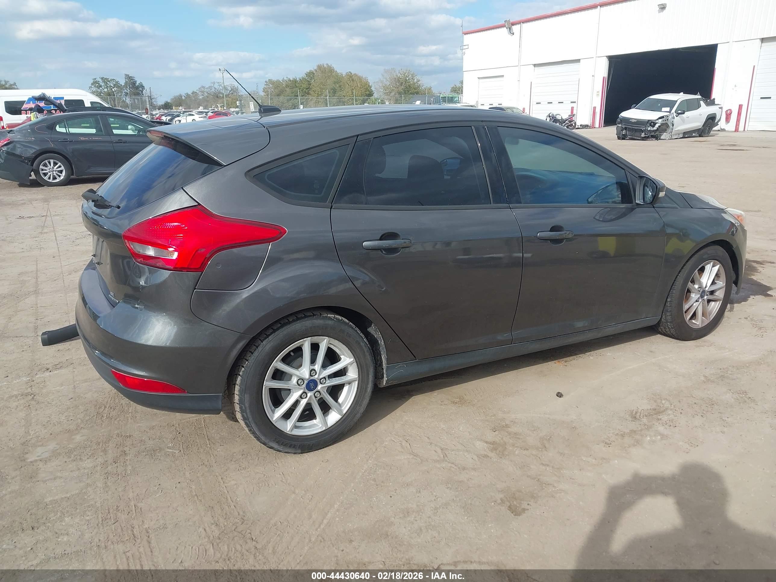 FORD FOCUS image 4