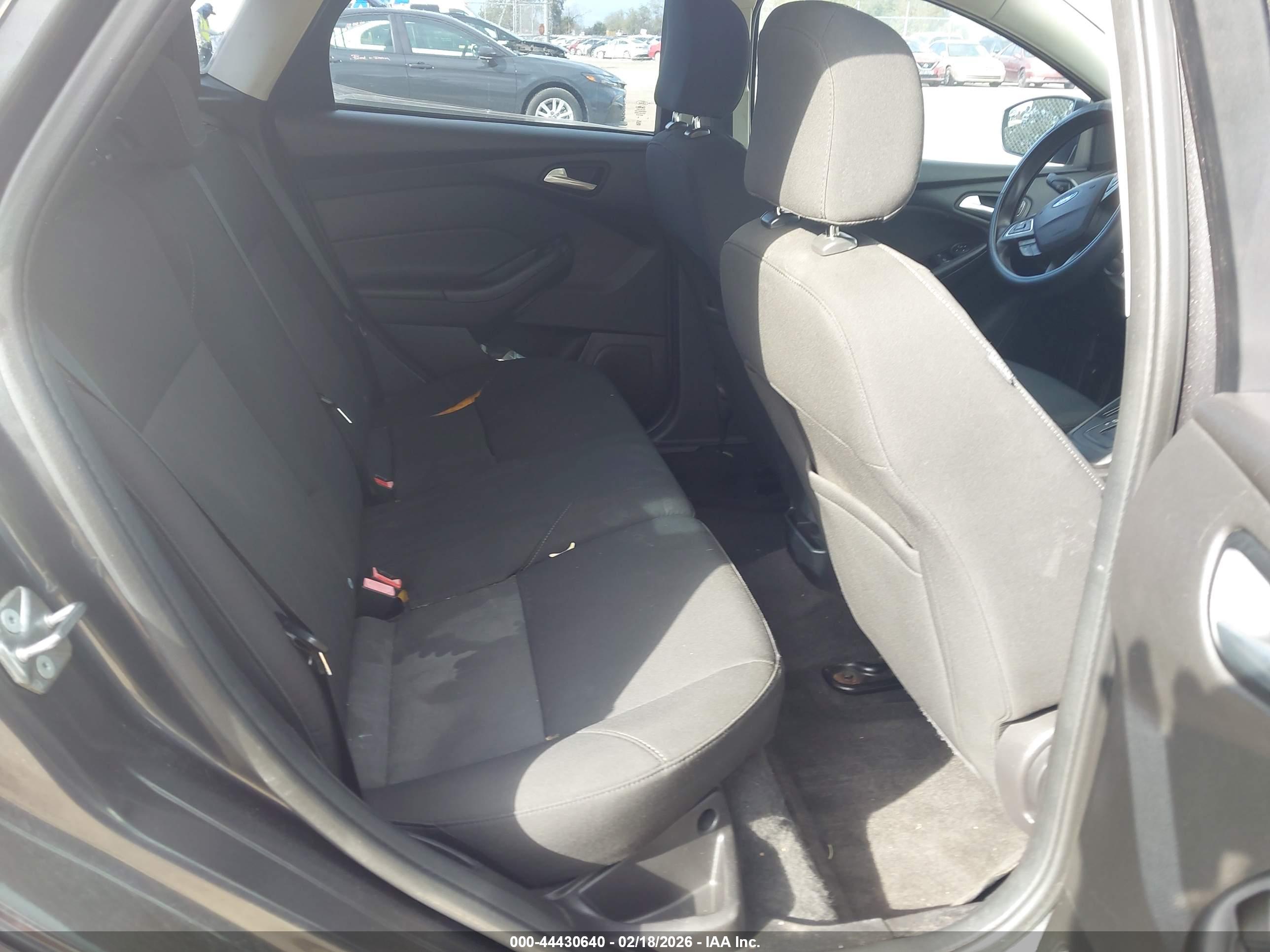 FORD FOCUS image 8