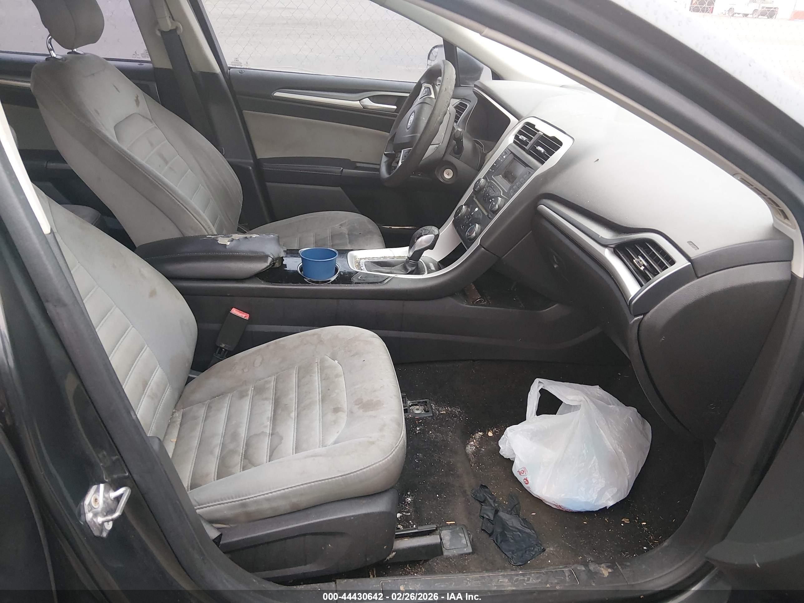 FORD FUSION image 5