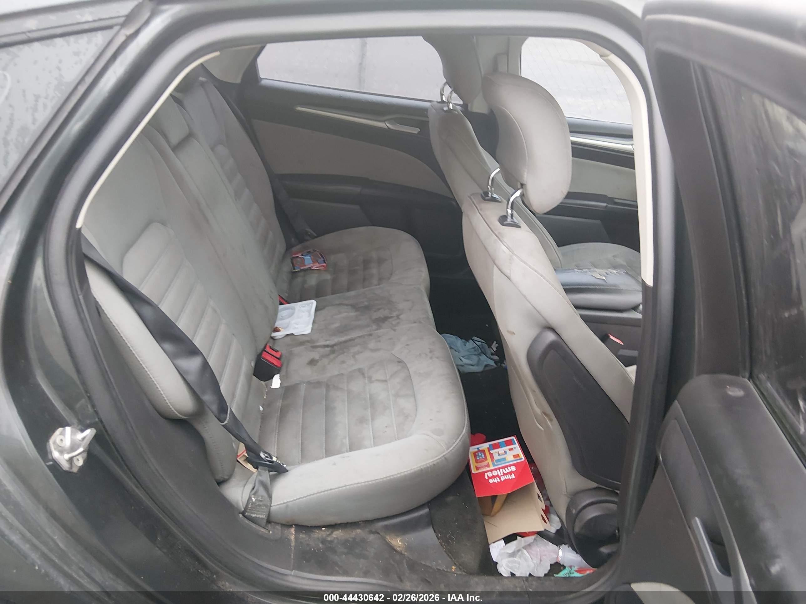 FORD FUSION image 8