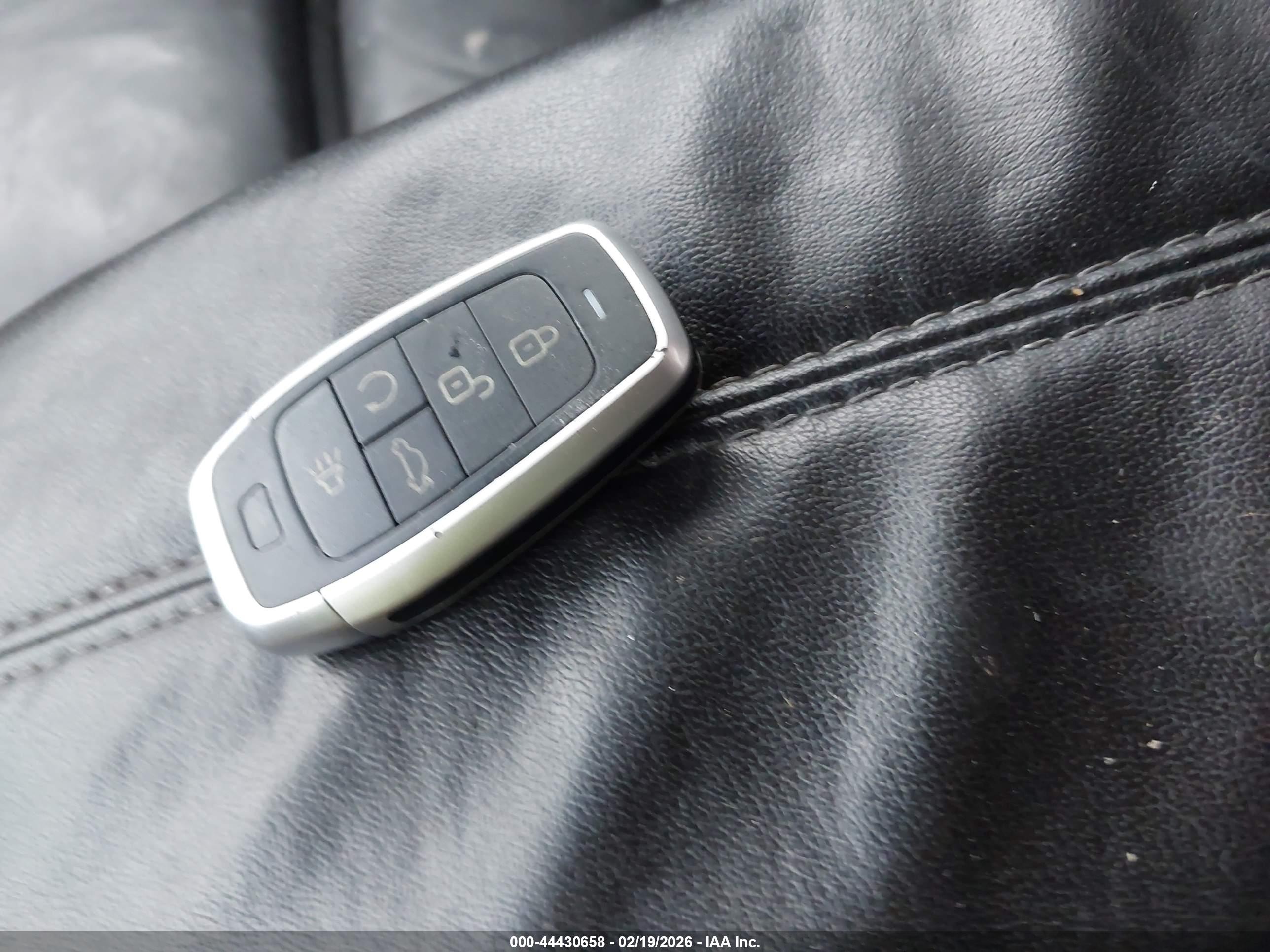 CADILLAC XTS image 11