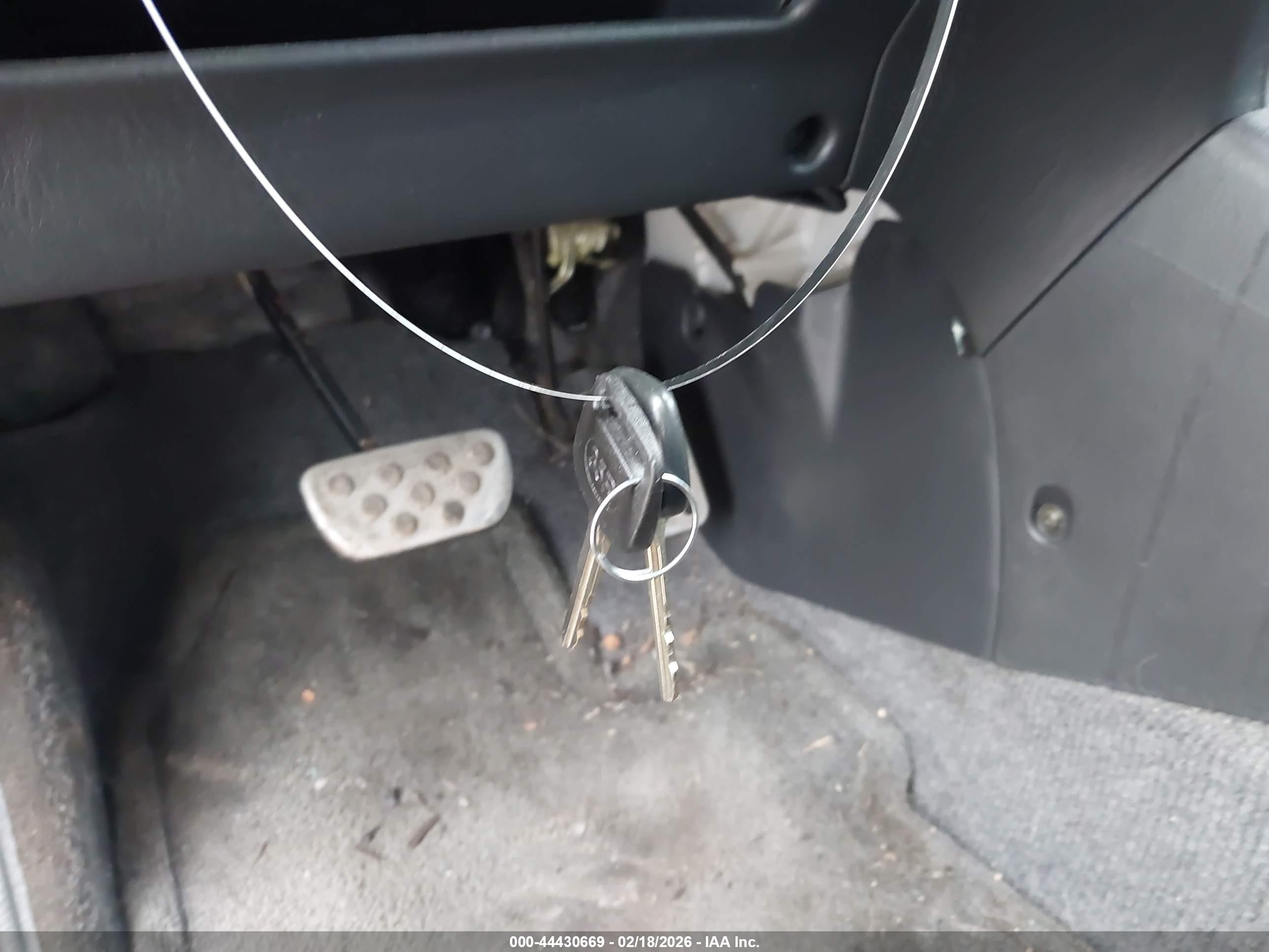 TOYOTA RAV4 image 11
