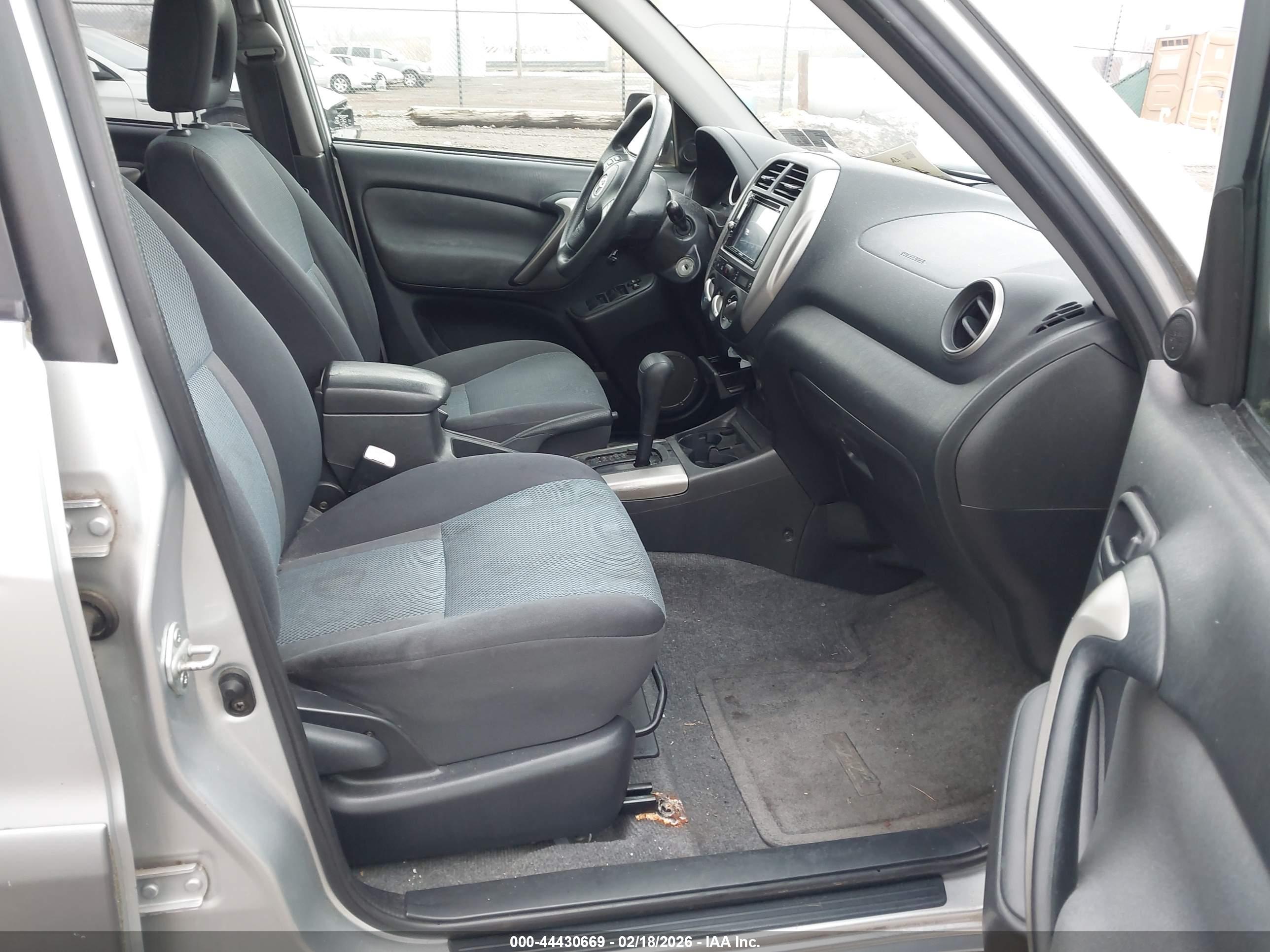 TOYOTA RAV4 image 5