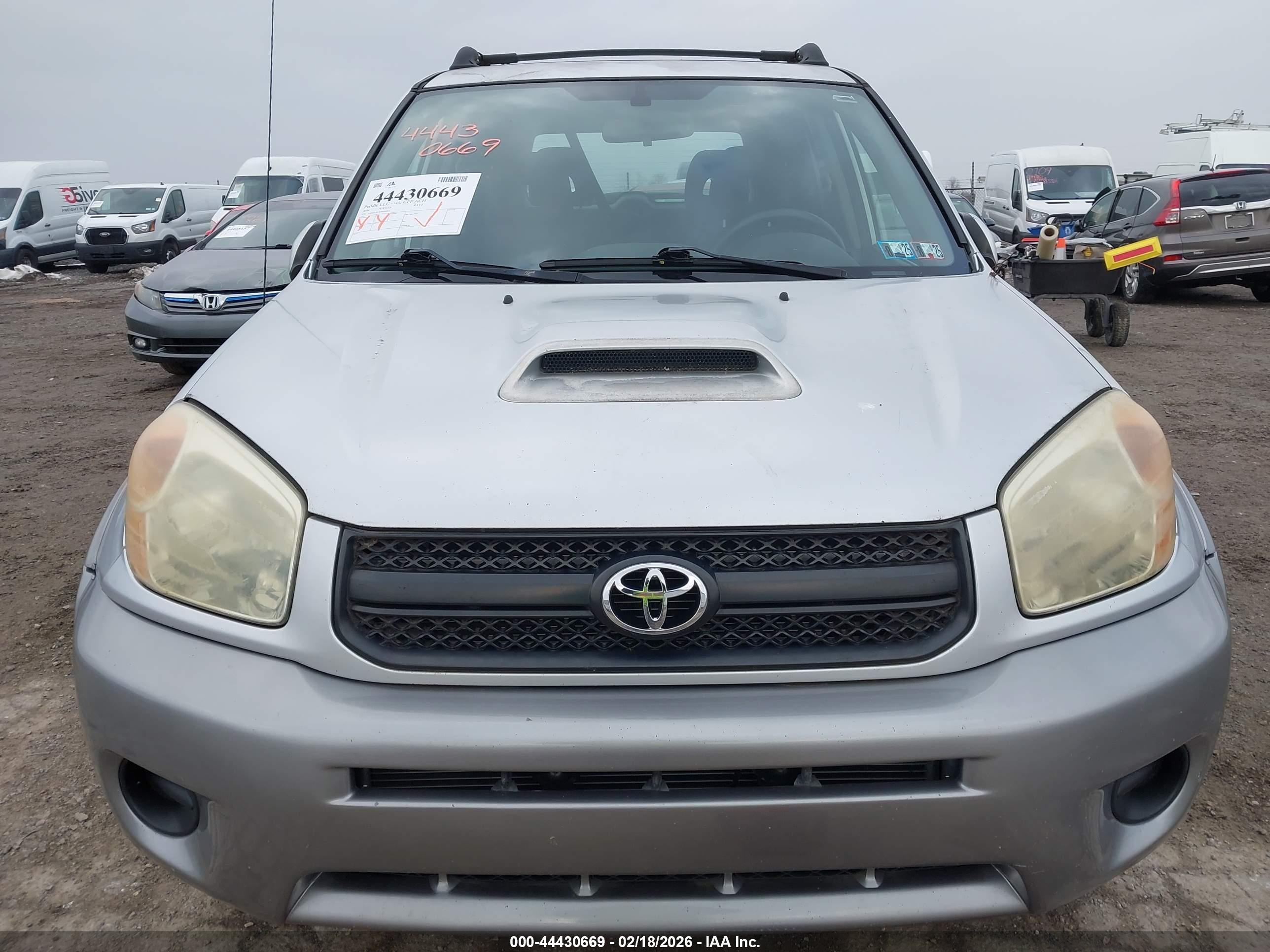 TOYOTA RAV4 image 6