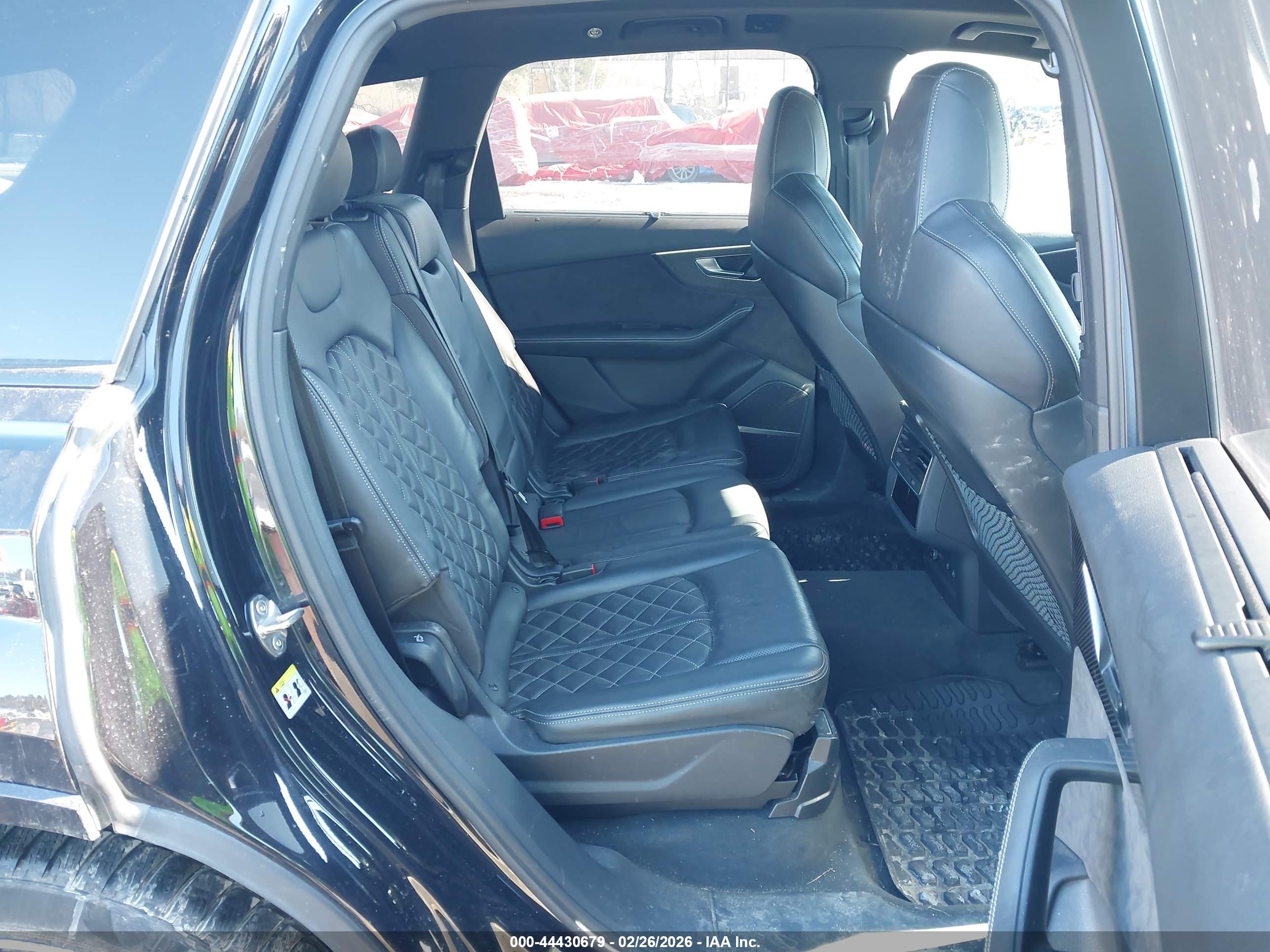 AUDI SQ7 image 8