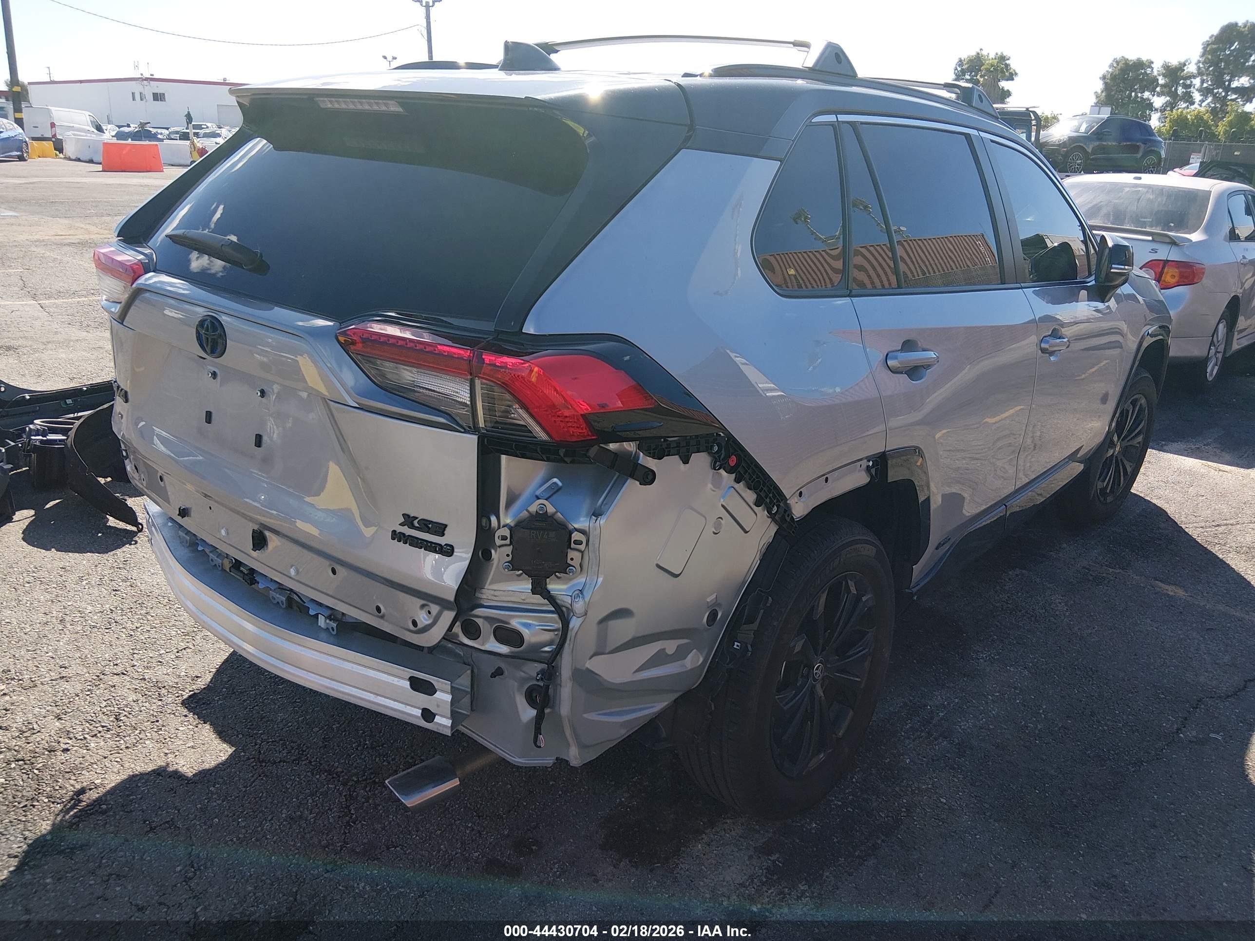 TOYOTA RAV4 image 4