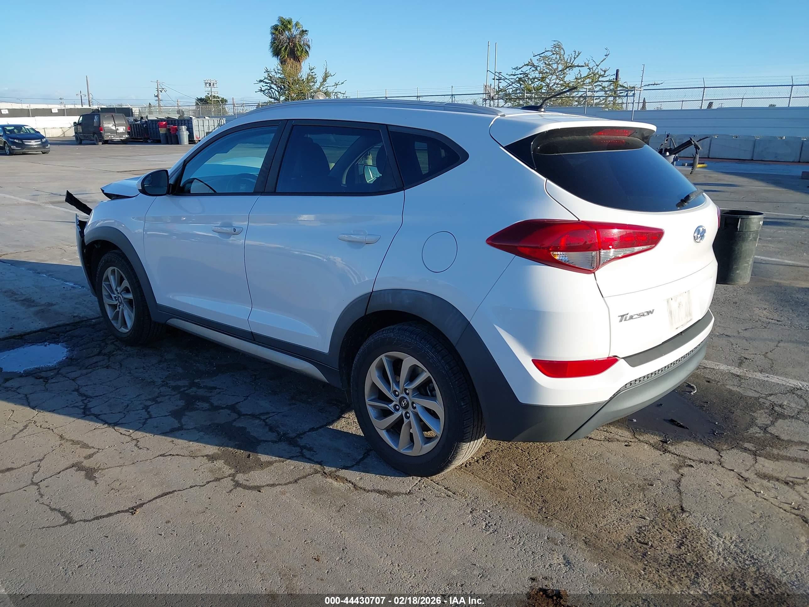 HYUNDAI TUCSON image 3