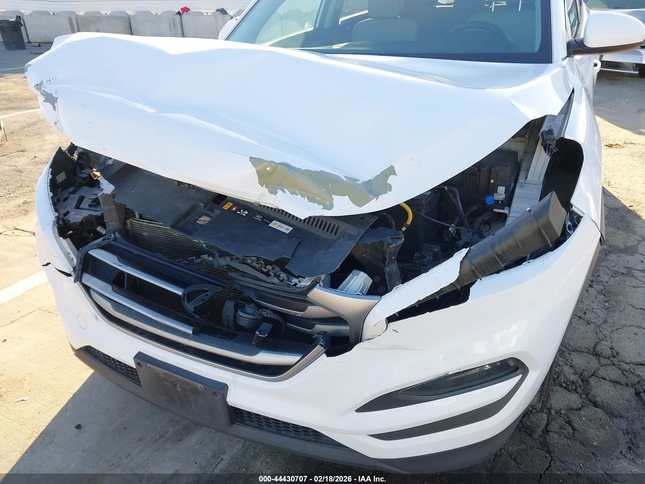 HYUNDAI TUCSON image 6