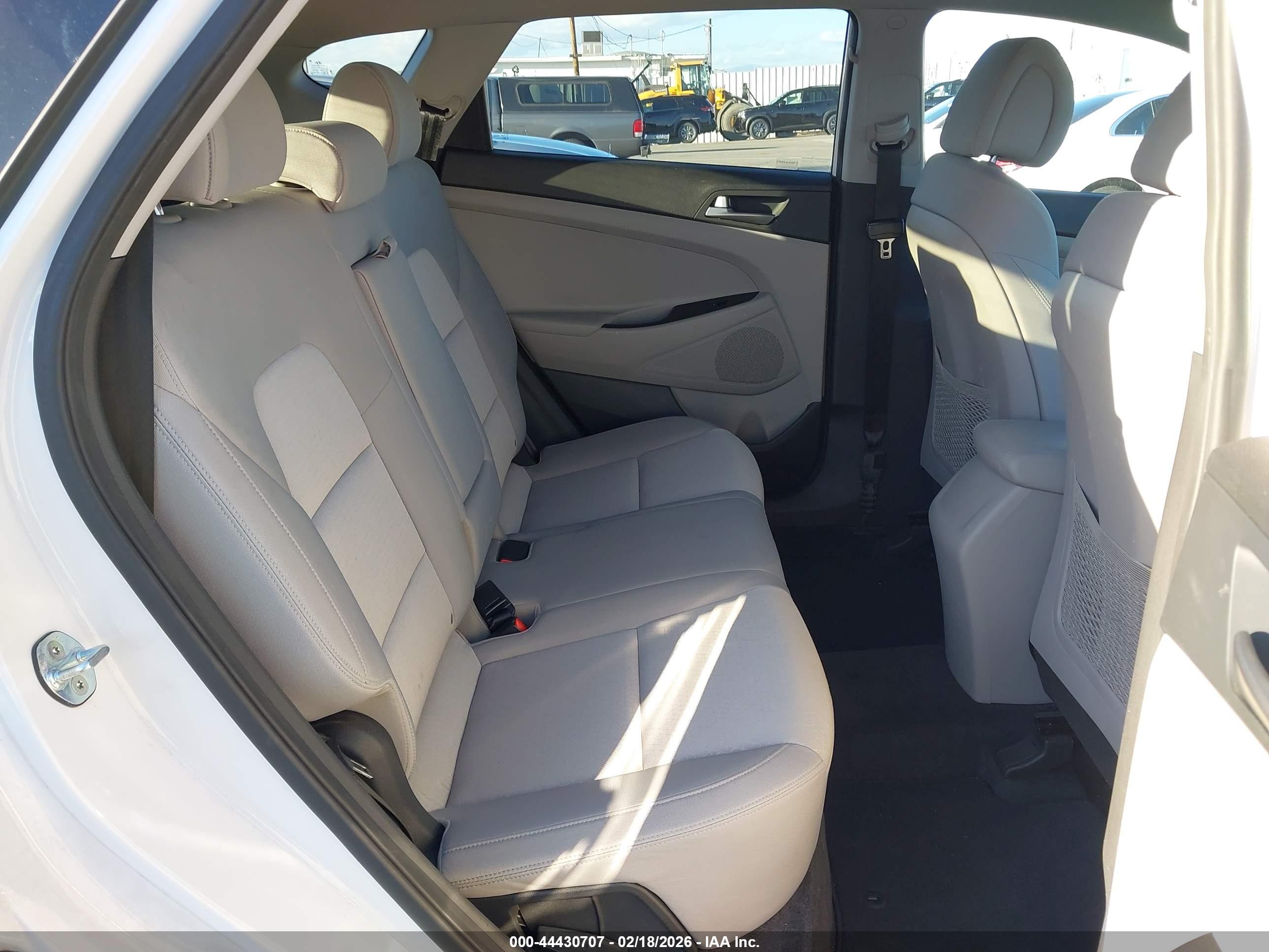HYUNDAI TUCSON image 8