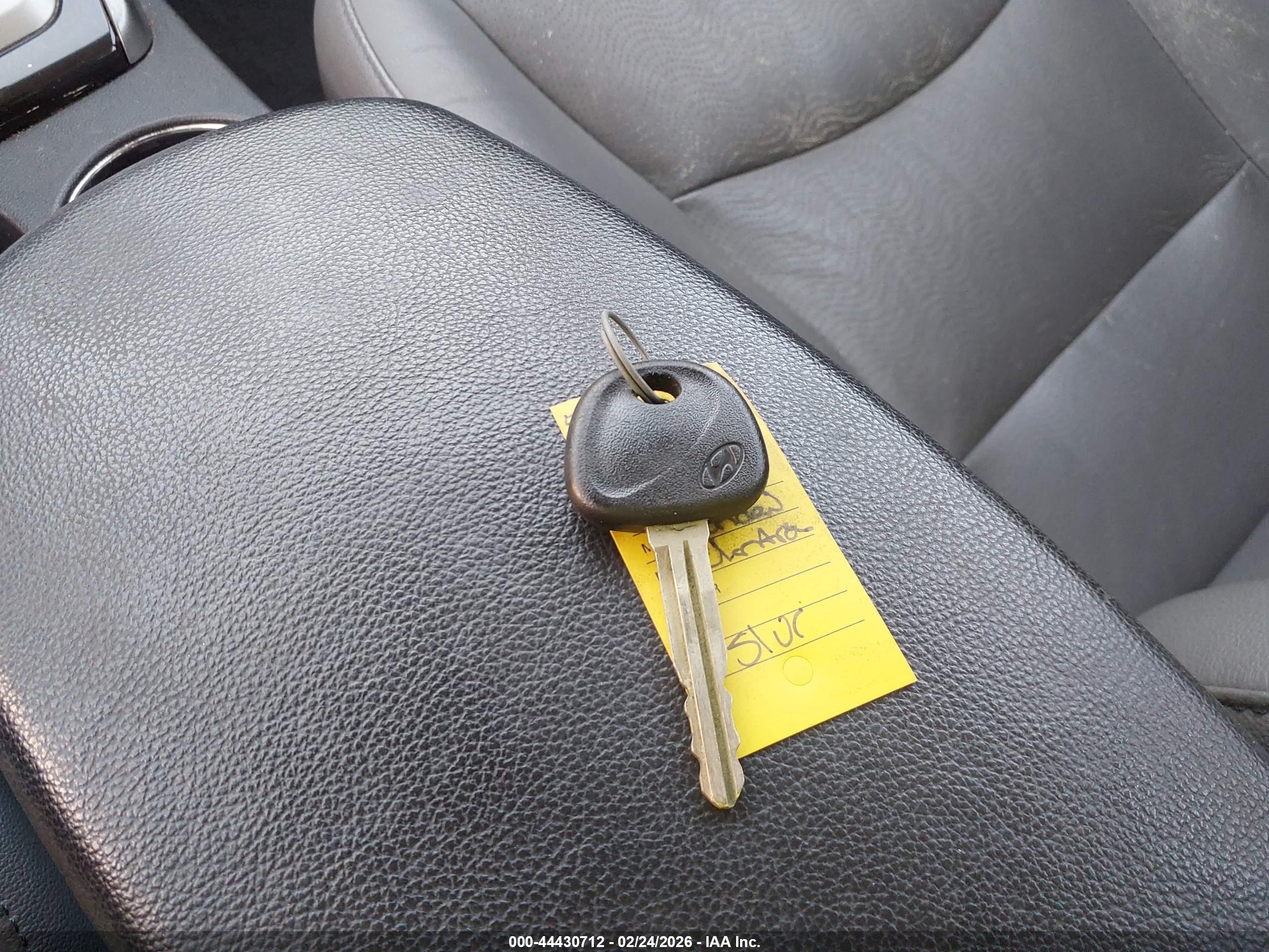HYUNDAI ELANTRA image 11