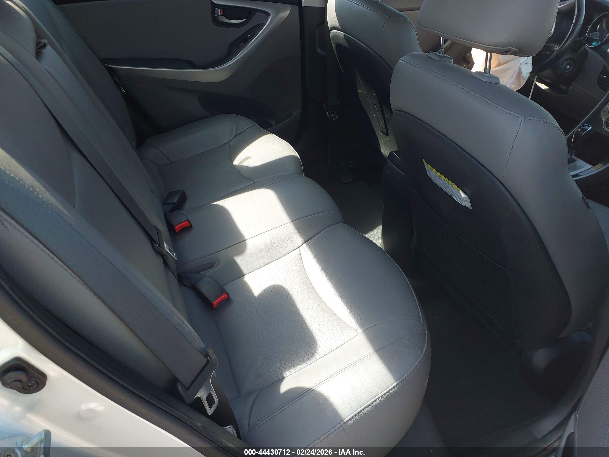 HYUNDAI ELANTRA image 8