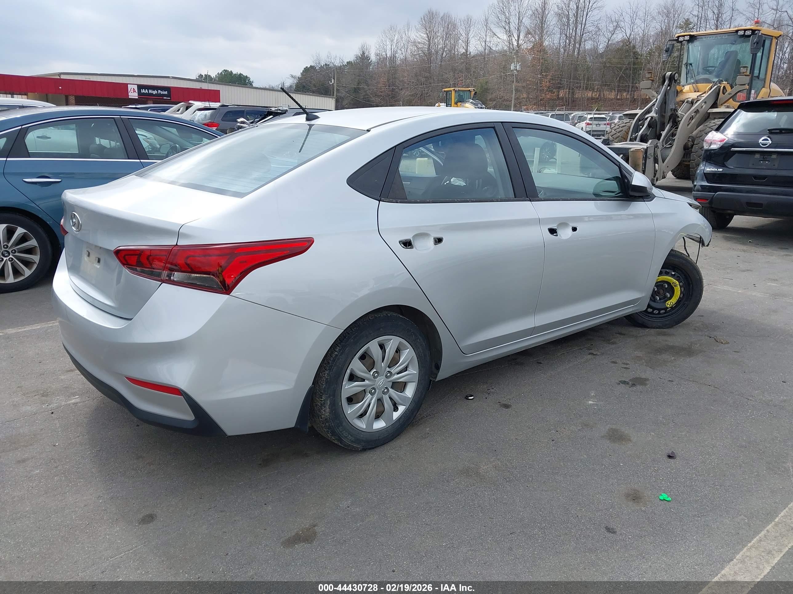 HYUNDAI ACCENT image 4