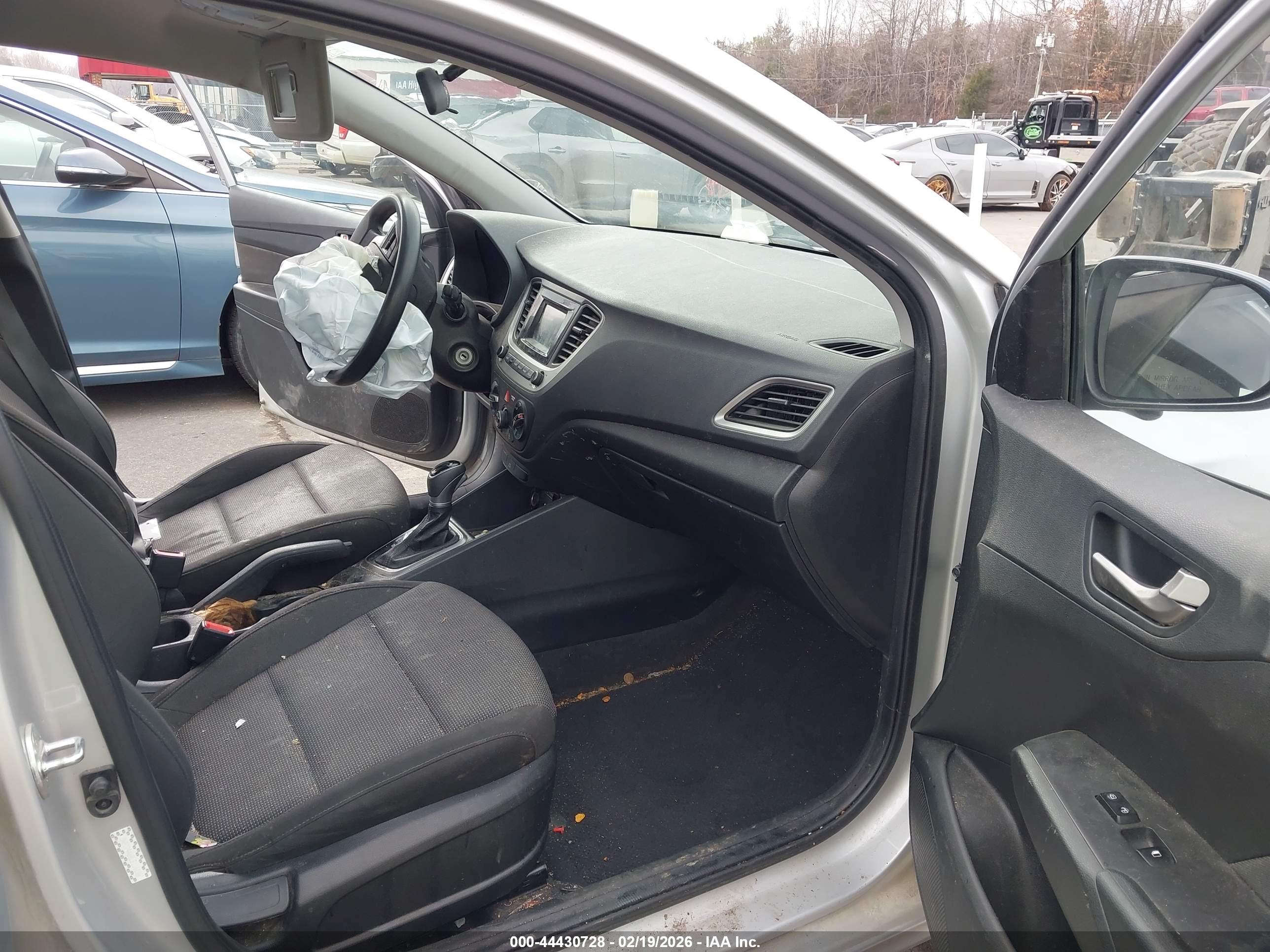 HYUNDAI ACCENT image 5