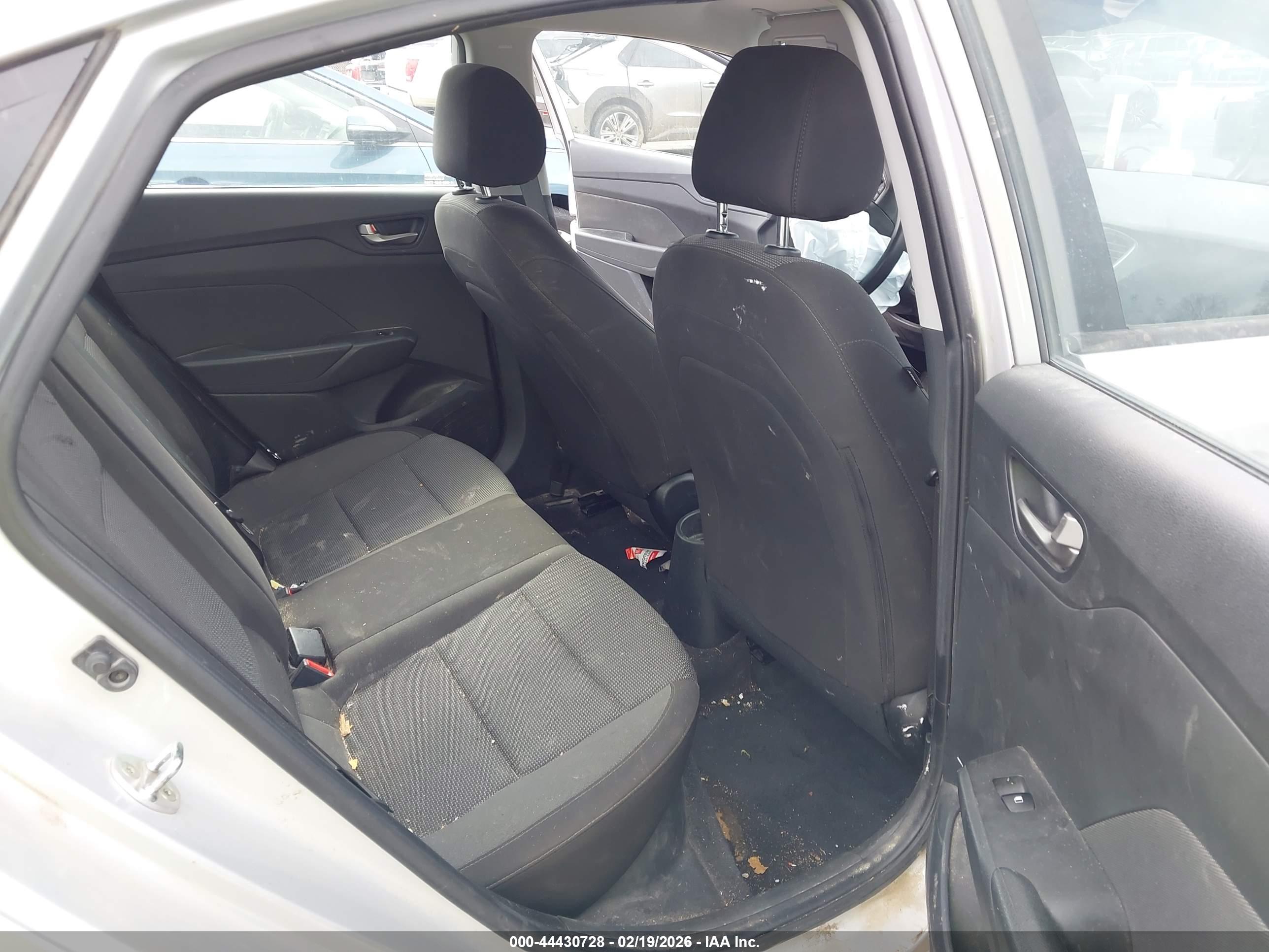 HYUNDAI ACCENT image 8