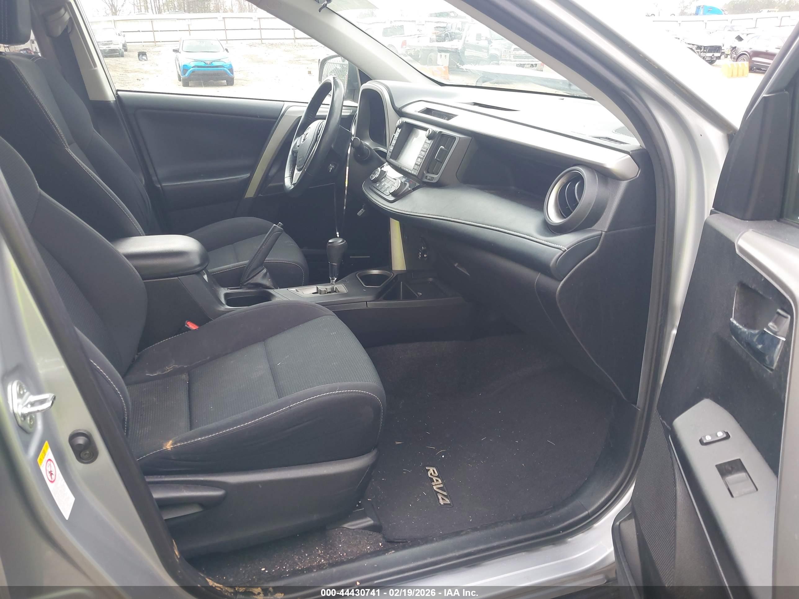 TOYOTA RAV4 image 5