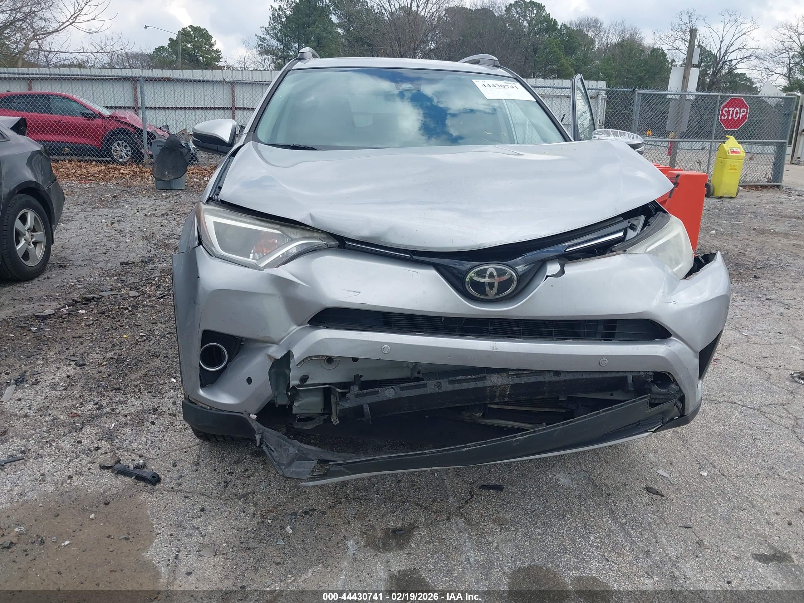TOYOTA RAV4 image 6