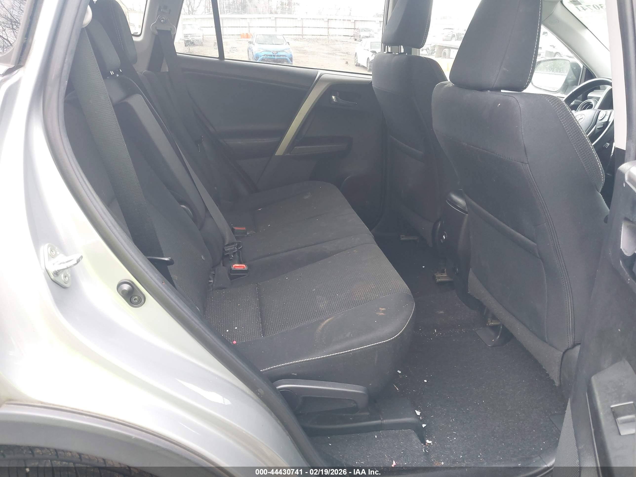 TOYOTA RAV4 image 8