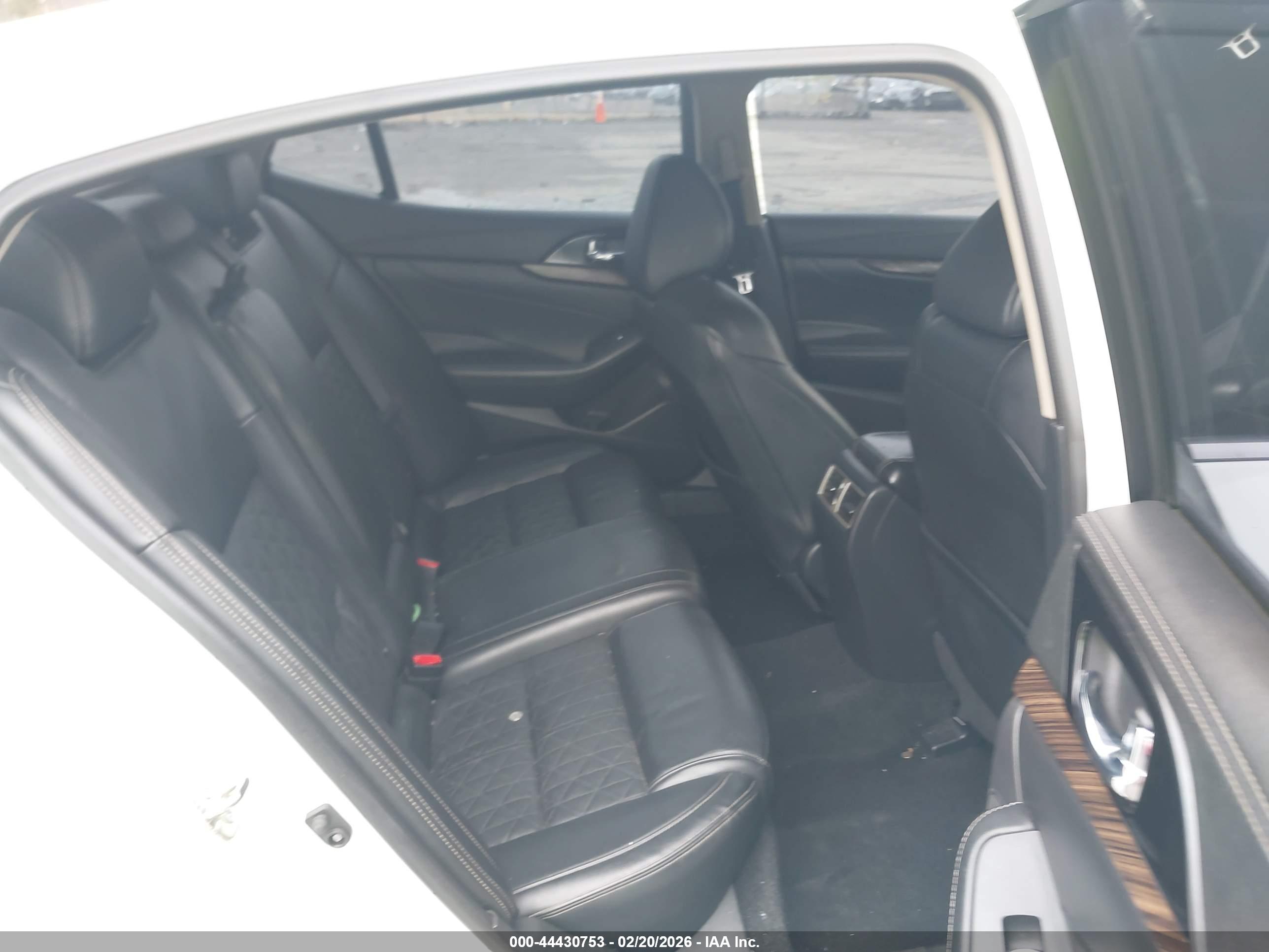 NISSAN MAXIMA image 8