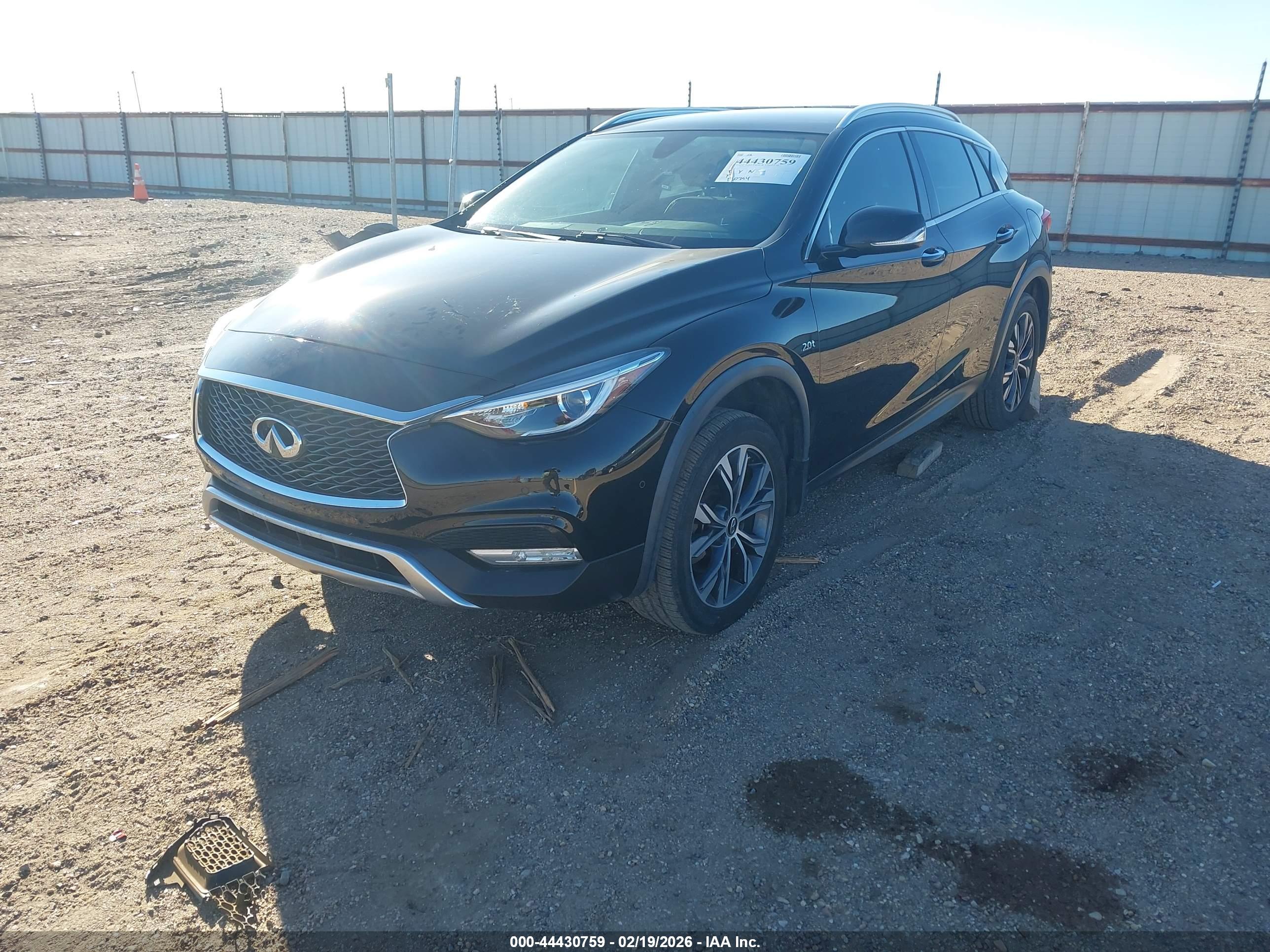 INFINITI QX30 image 2