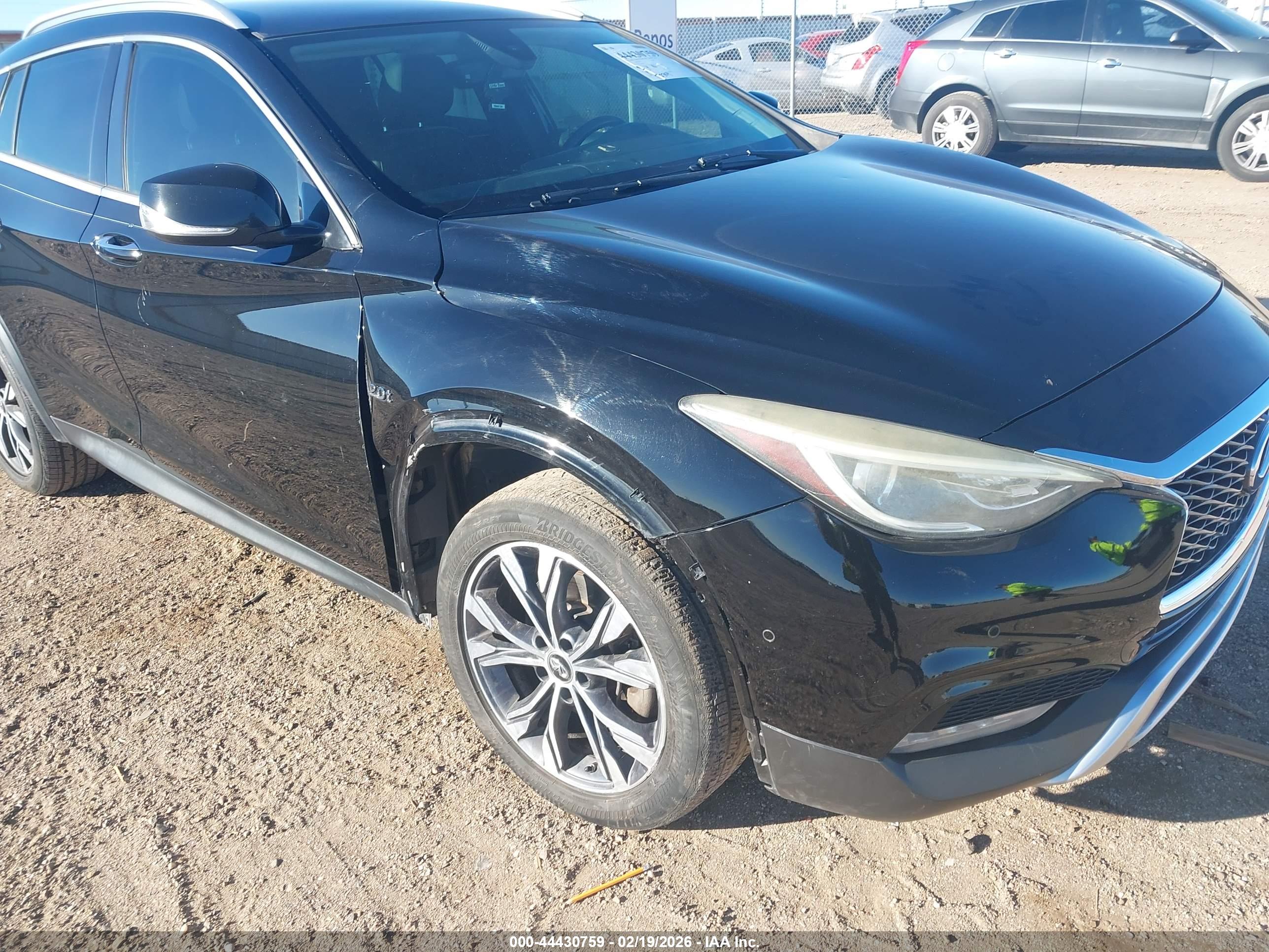 INFINITI QX30 image 6