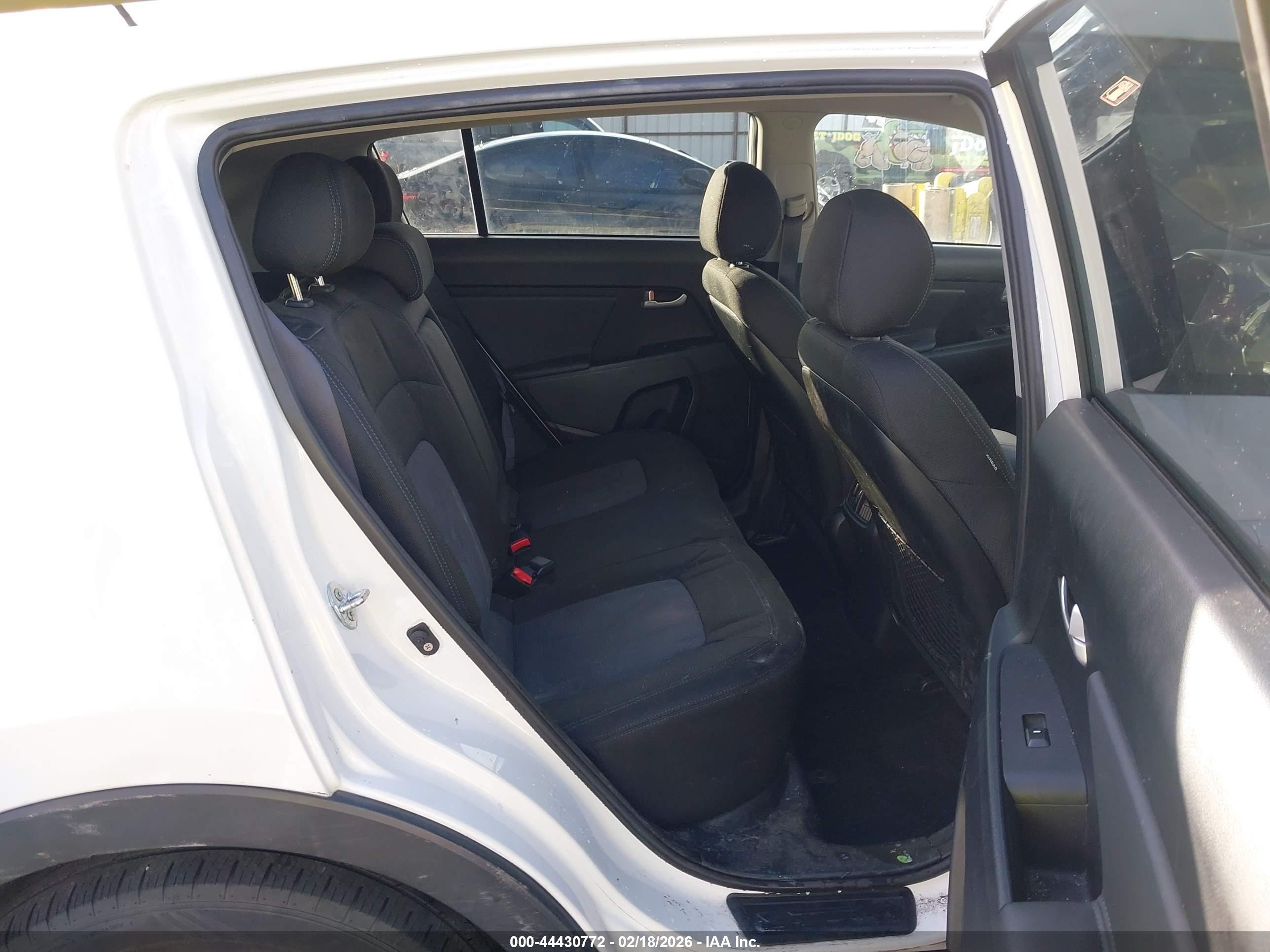 KIA SPORTAGE image 8