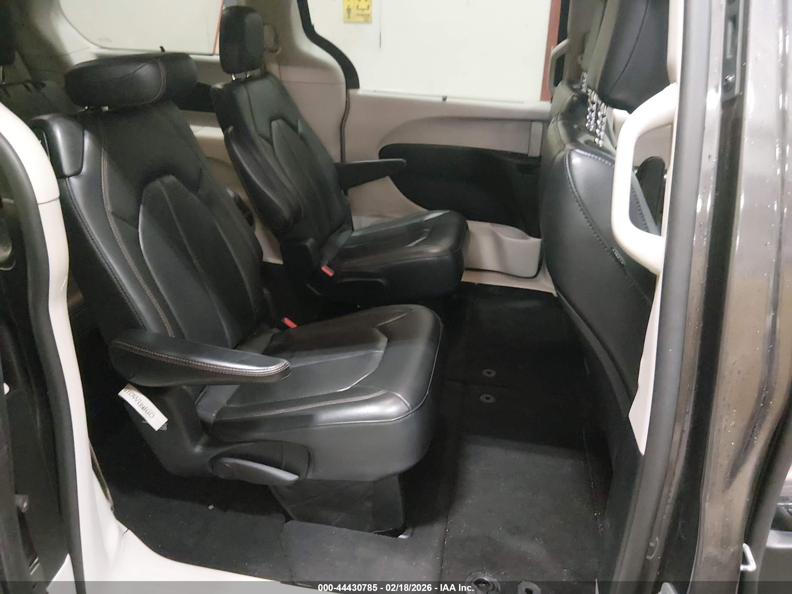 CHRYSLER PACIFICA image 8