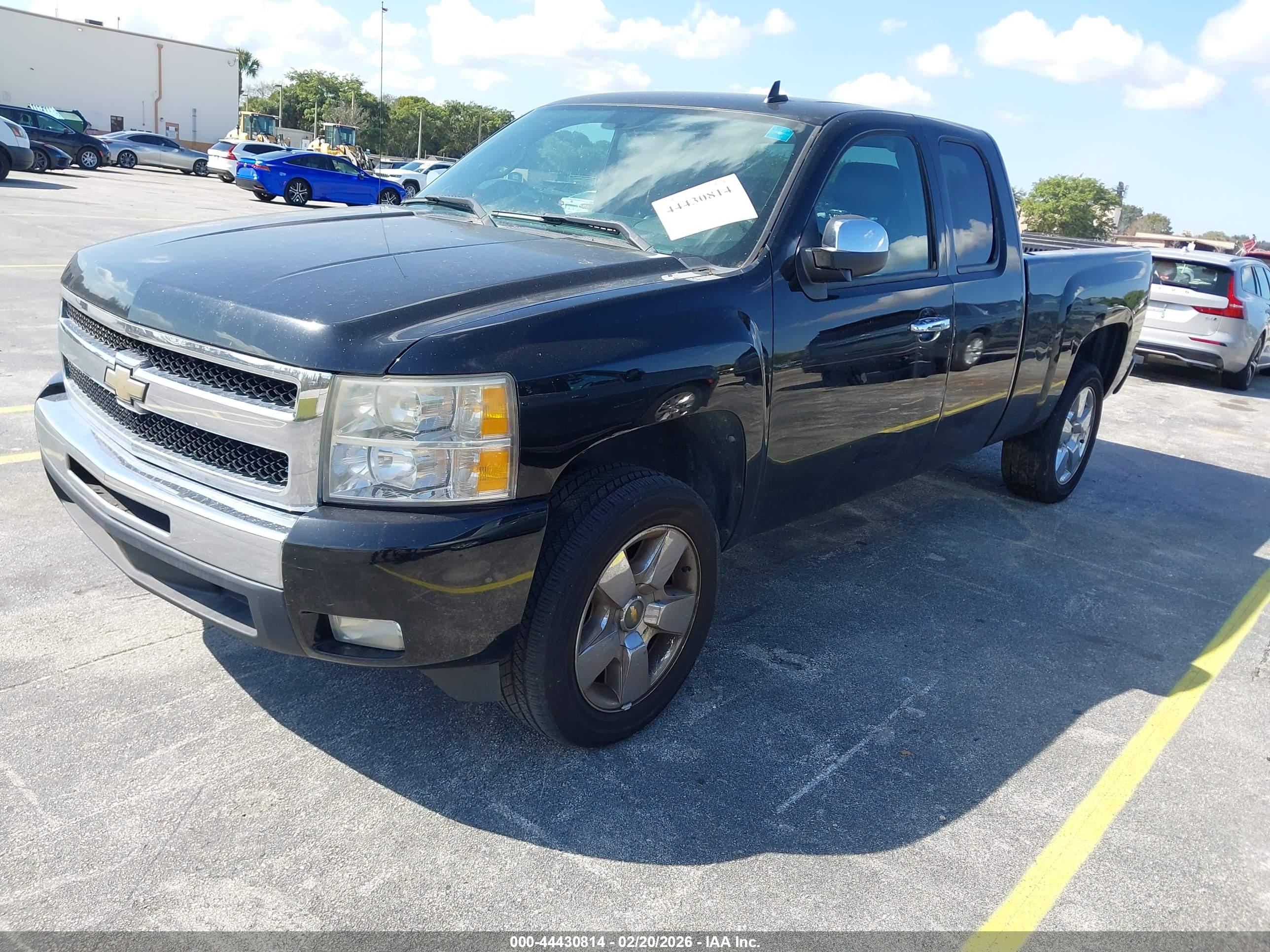 CHEVROLET SILVERADO image 2