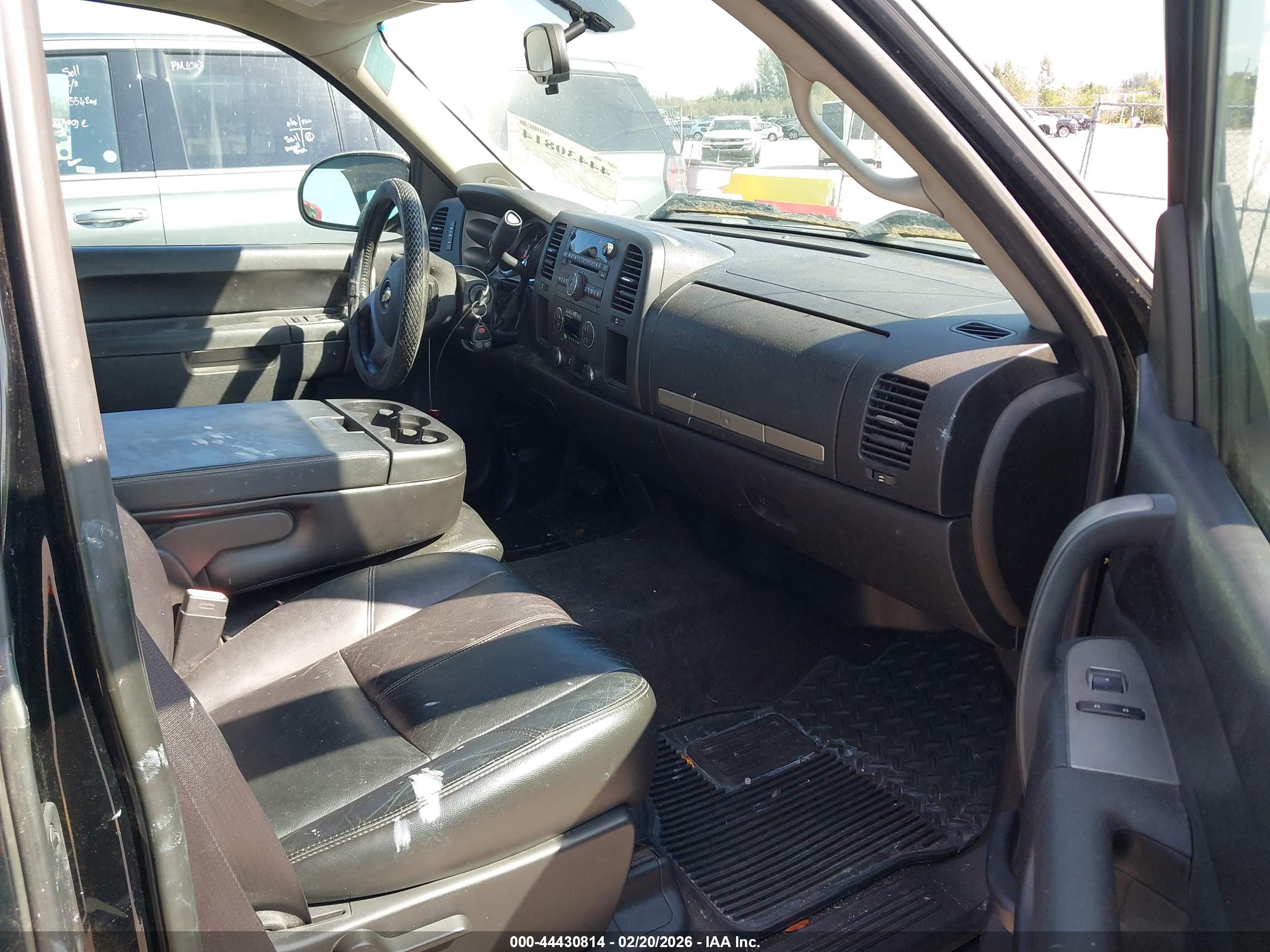CHEVROLET SILVERADO image 5
