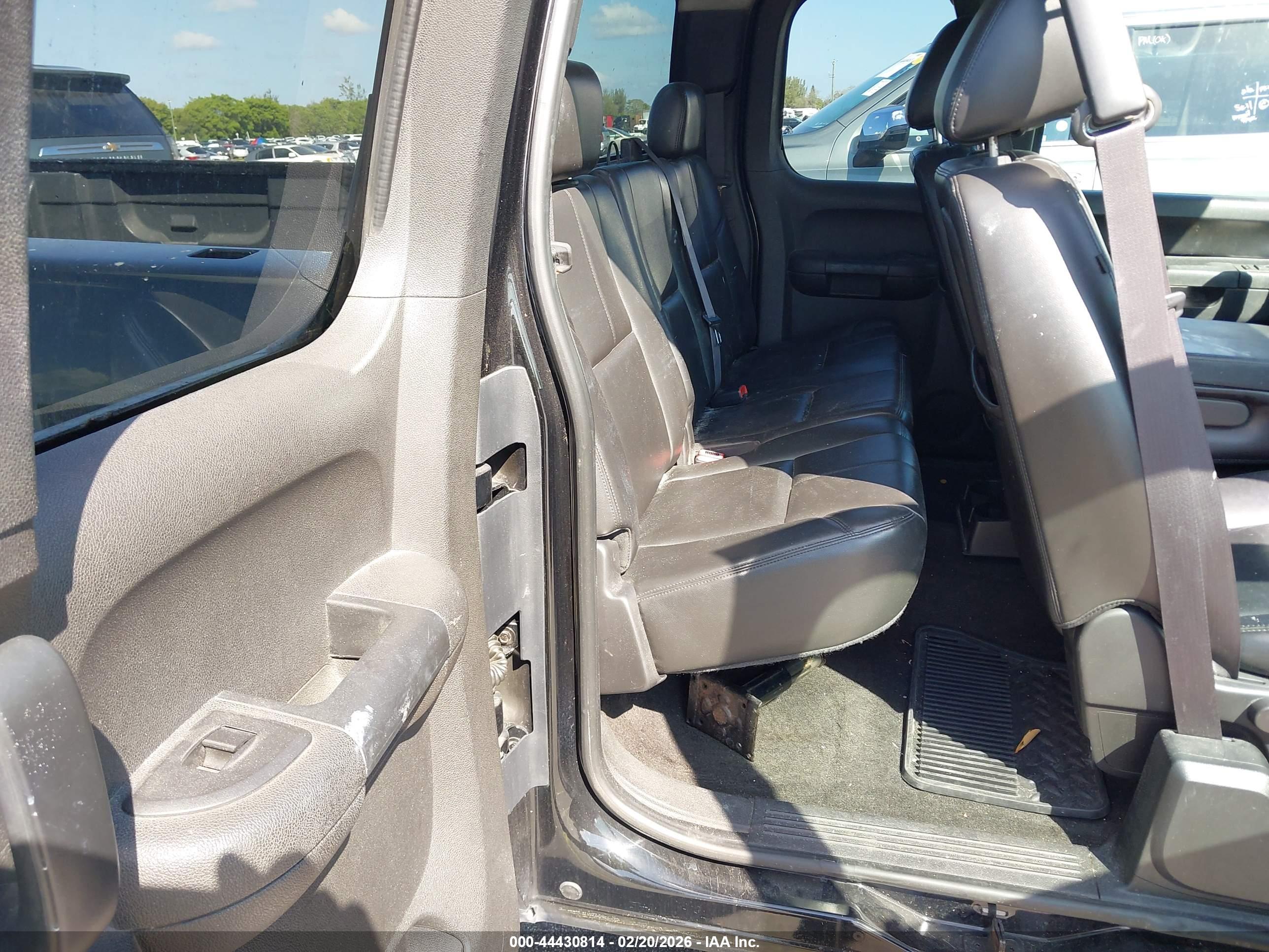 CHEVROLET SILVERADO image 8
