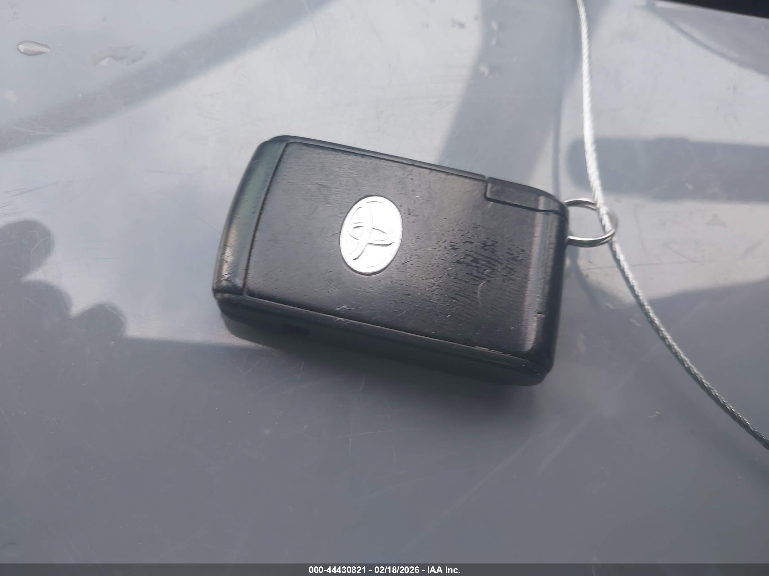 TOYOTA PRIUS image 11
