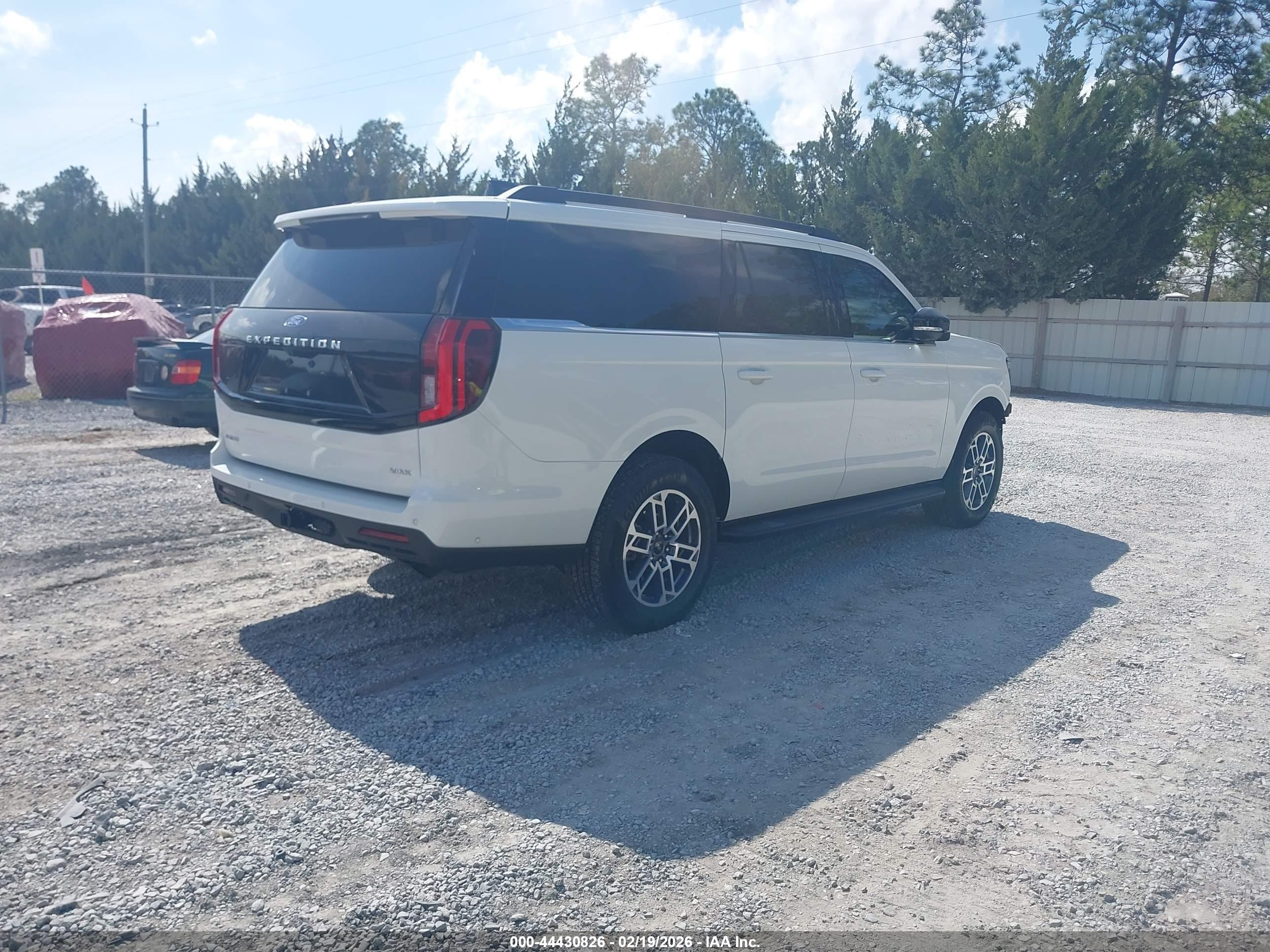 FORD EXPEDITION image 4