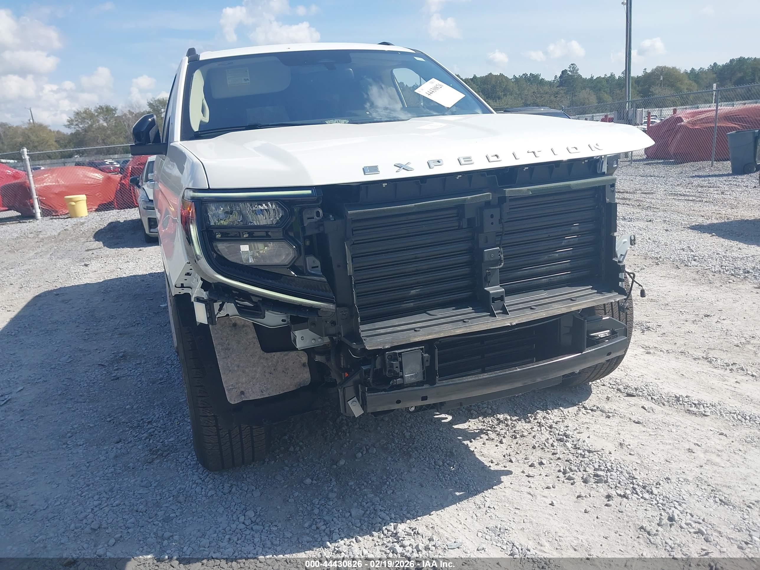 FORD EXPEDITION image 6