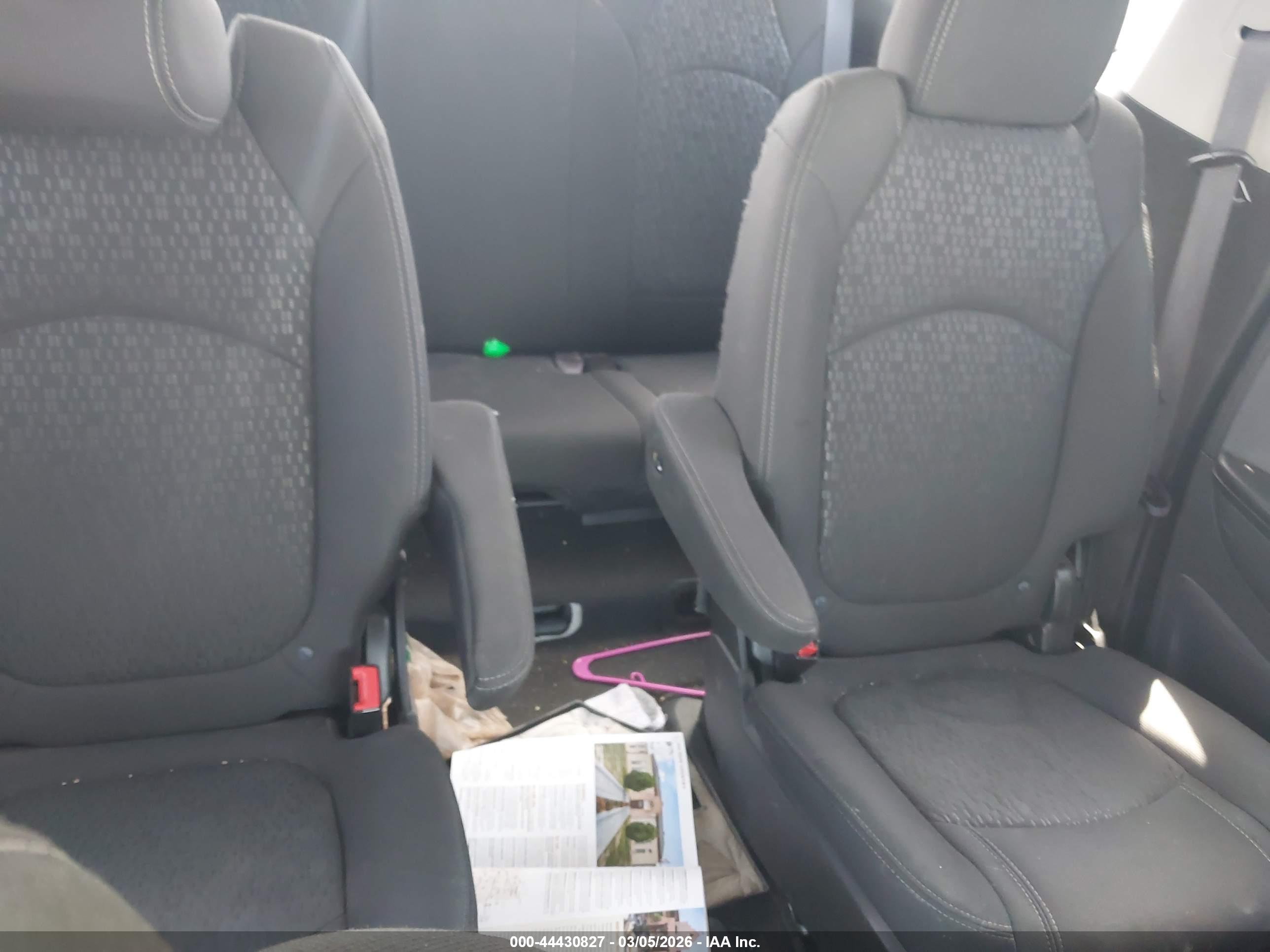 GMC ACADIA image 8