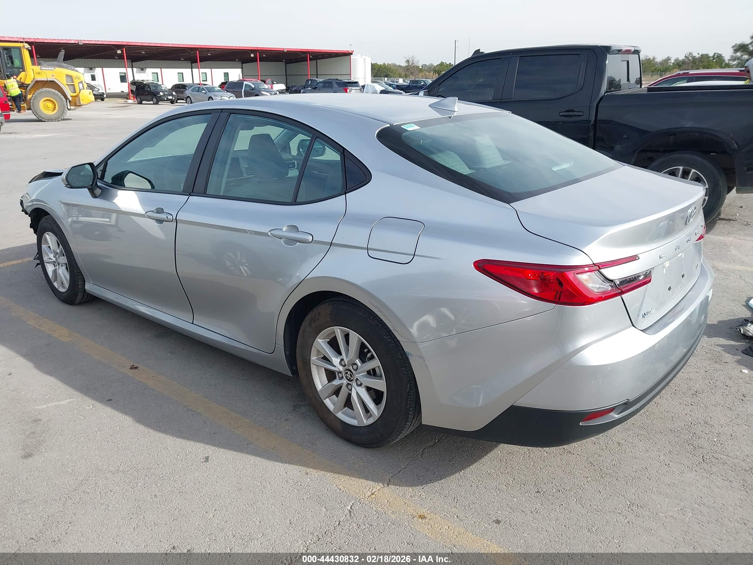 TOYOTA CAMRY image 3