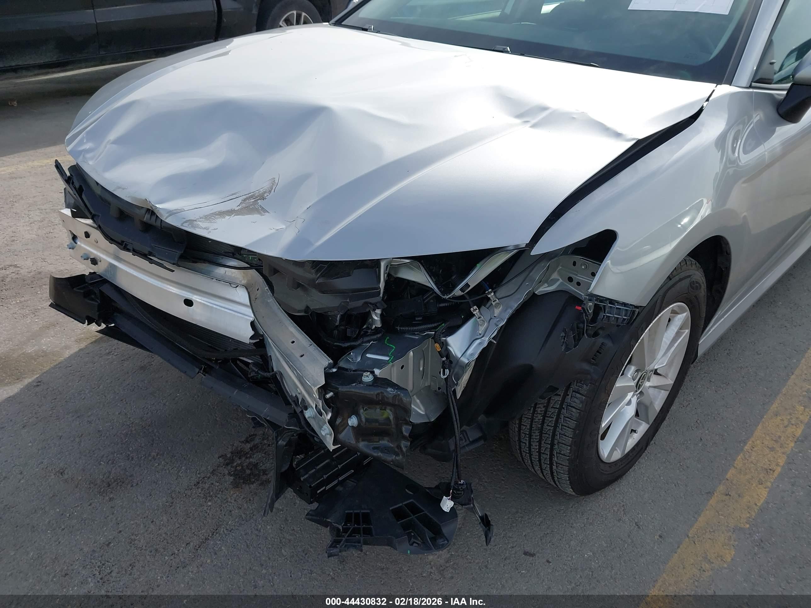 TOYOTA CAMRY image 6