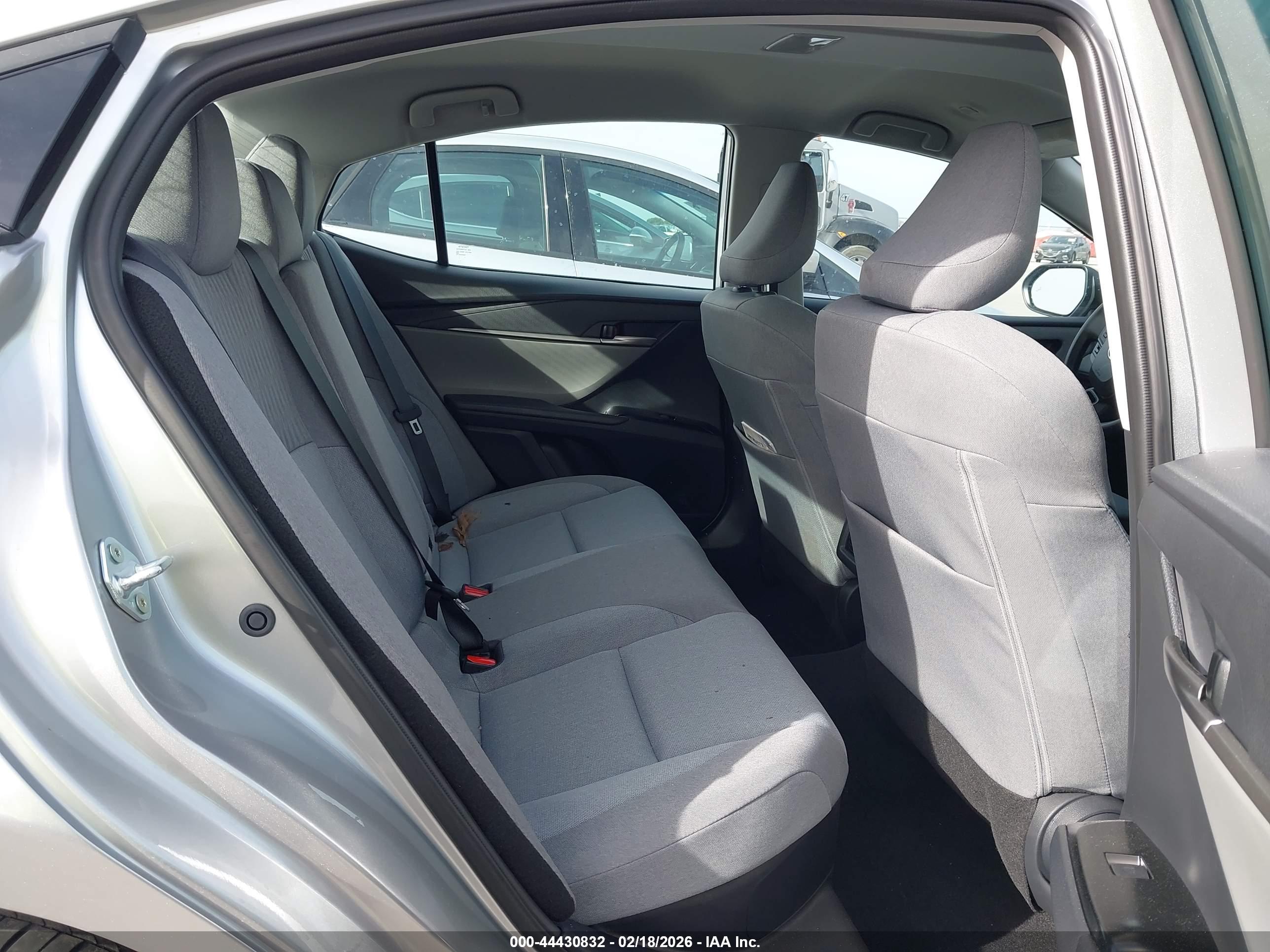 TOYOTA CAMRY image 8