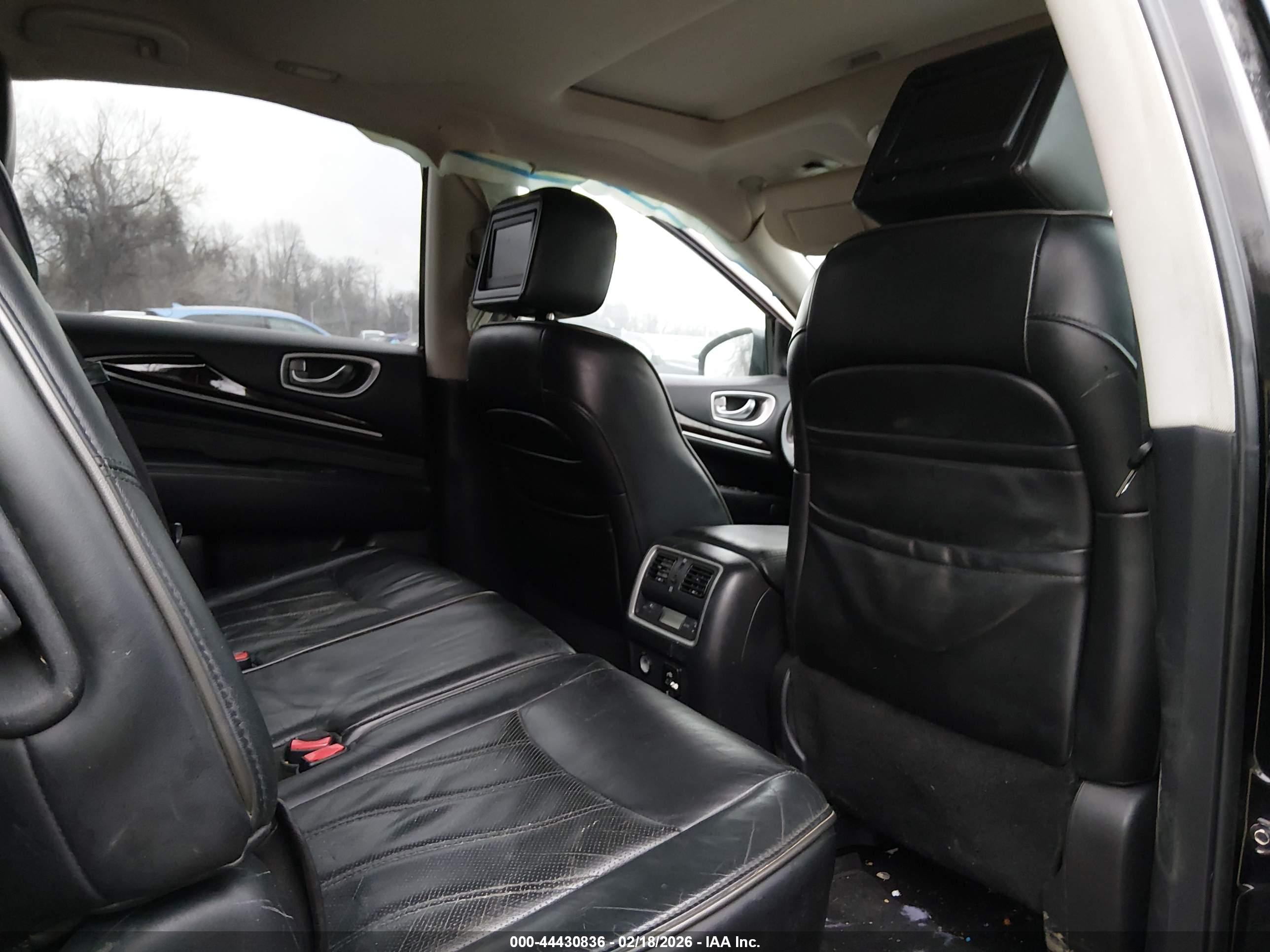 INFINITI JX35 image 8