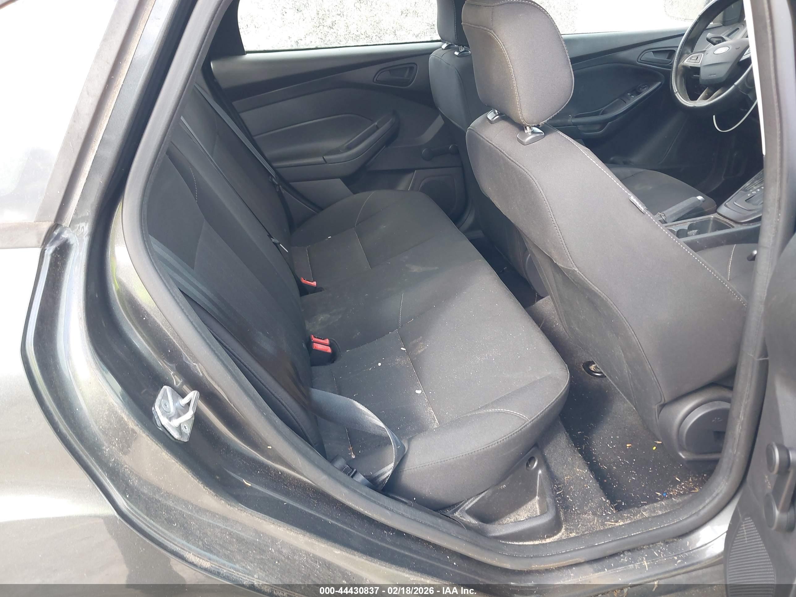 FORD FOCUS image 8