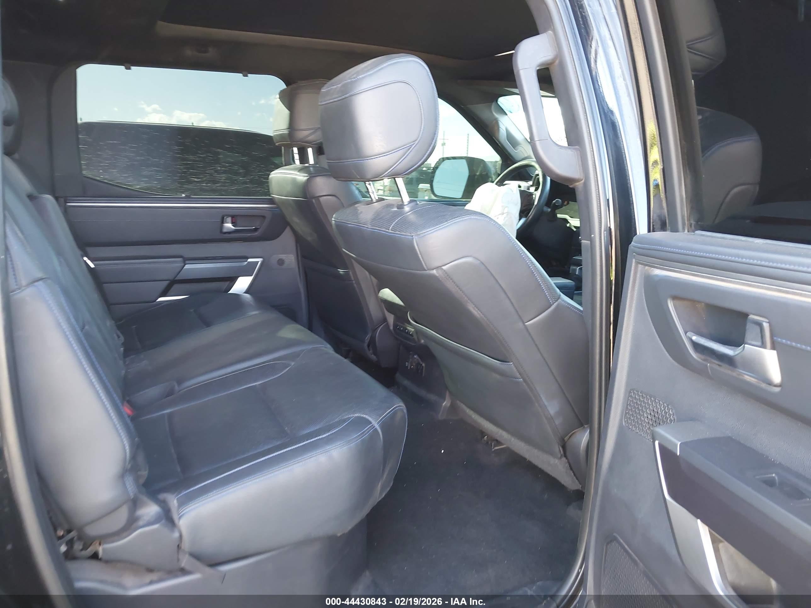TOYOTA TUNDRA image 8