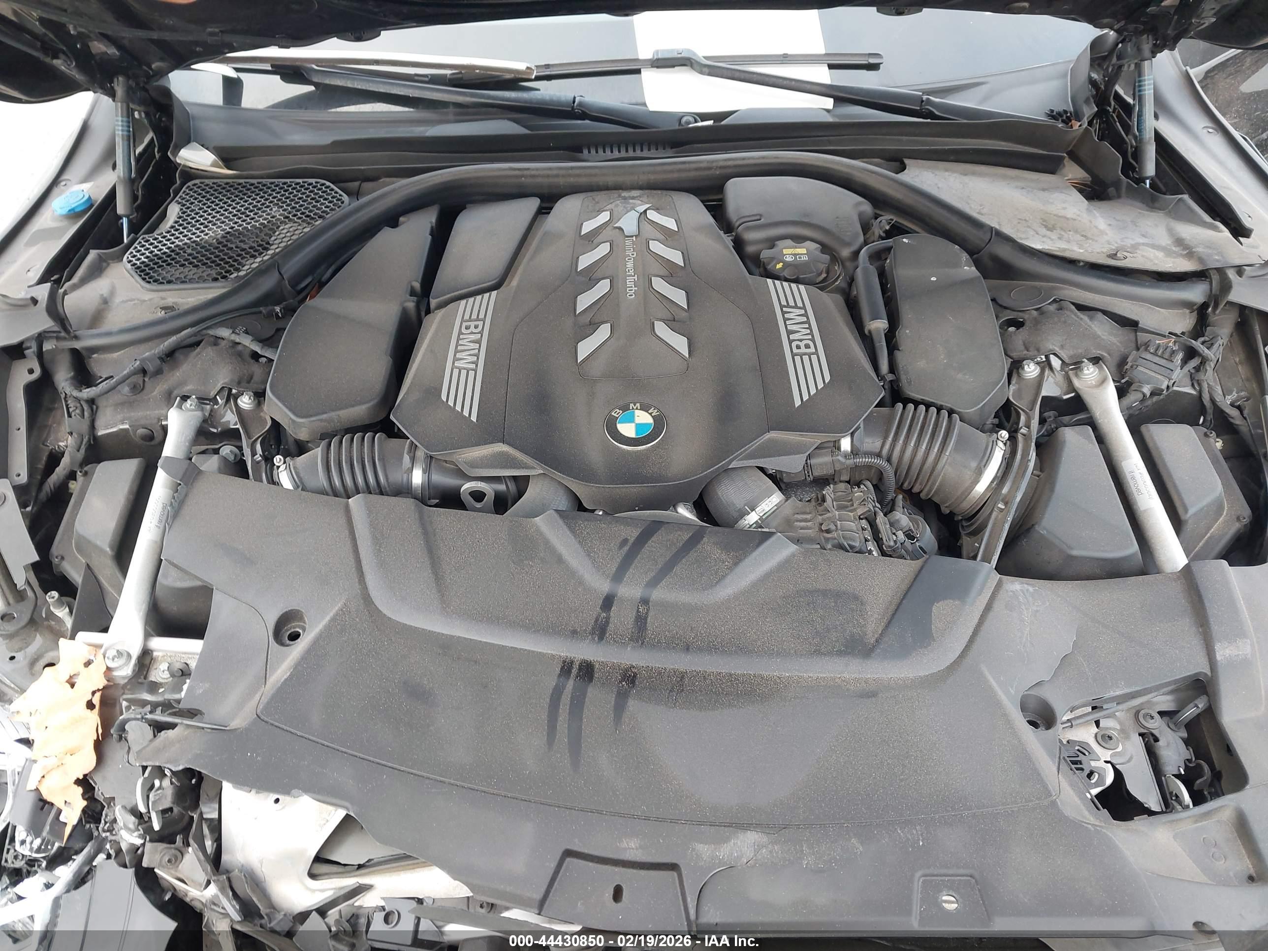 BMW 750 image 10