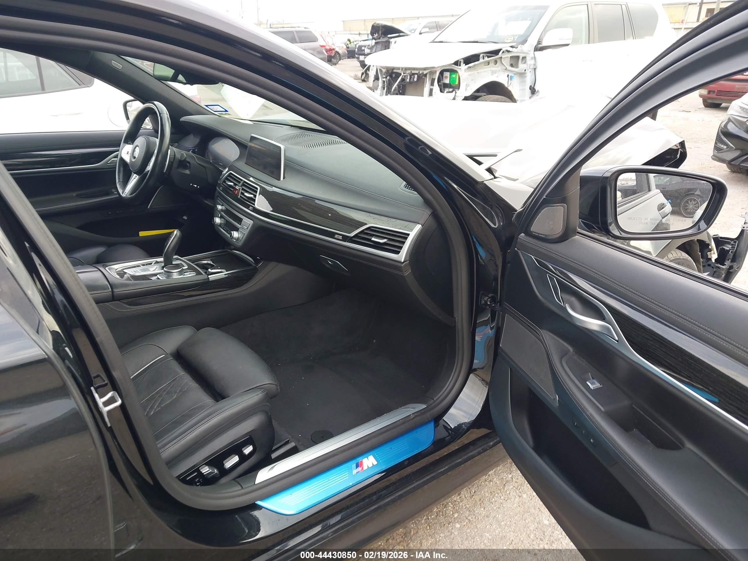 BMW 750 image 5