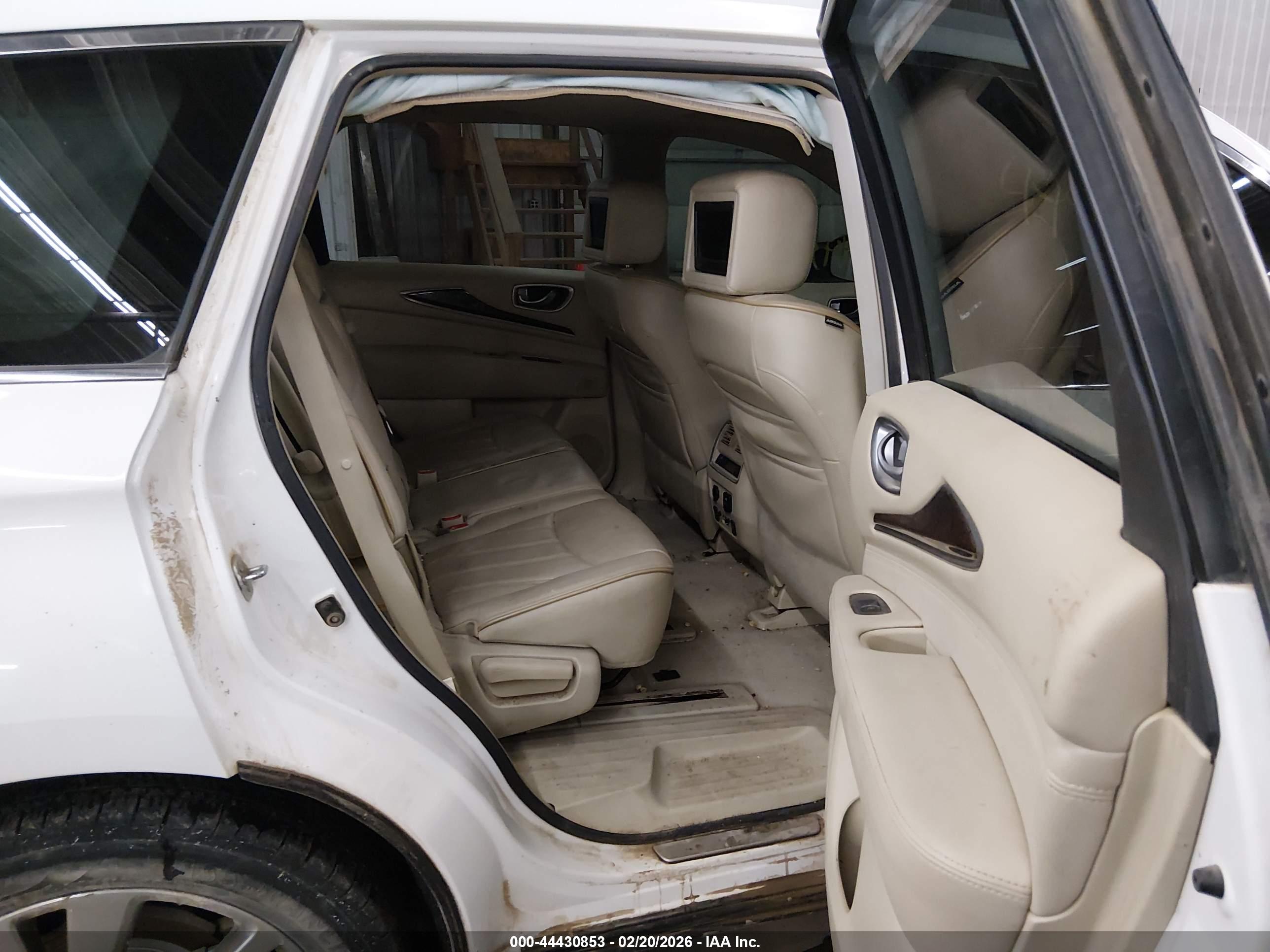 INFINITI JX35 image 8