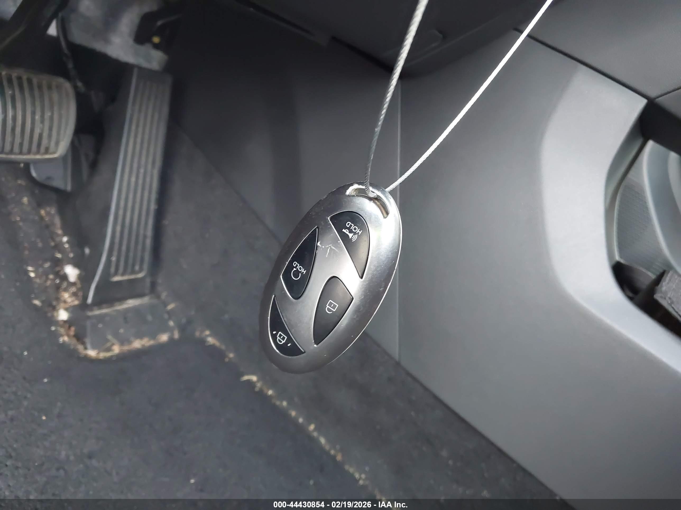 HYUNDAI SANTA image 11